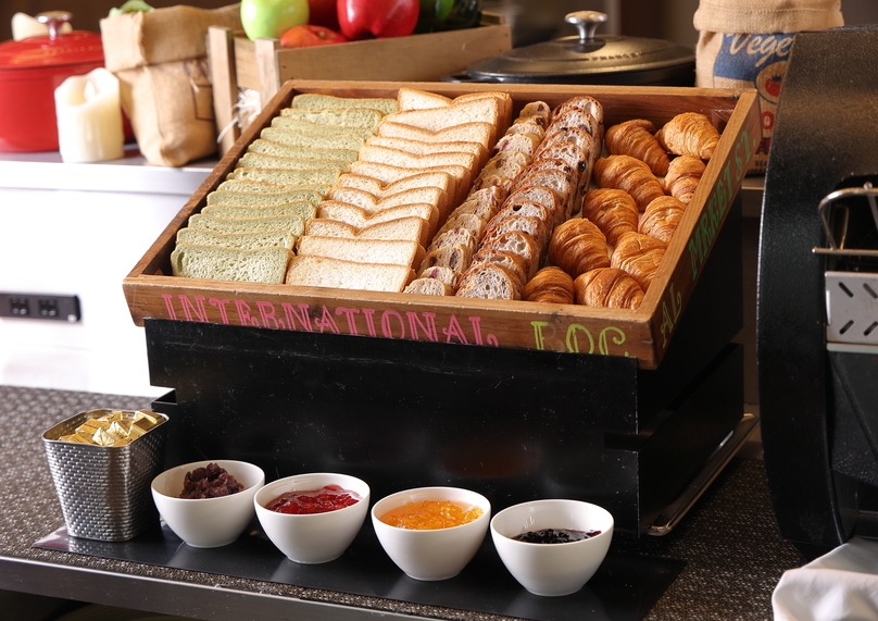 【夏休み限定】旅先でもうるおいケア♪ DHCスキンケアセット特典付き【朝食付】