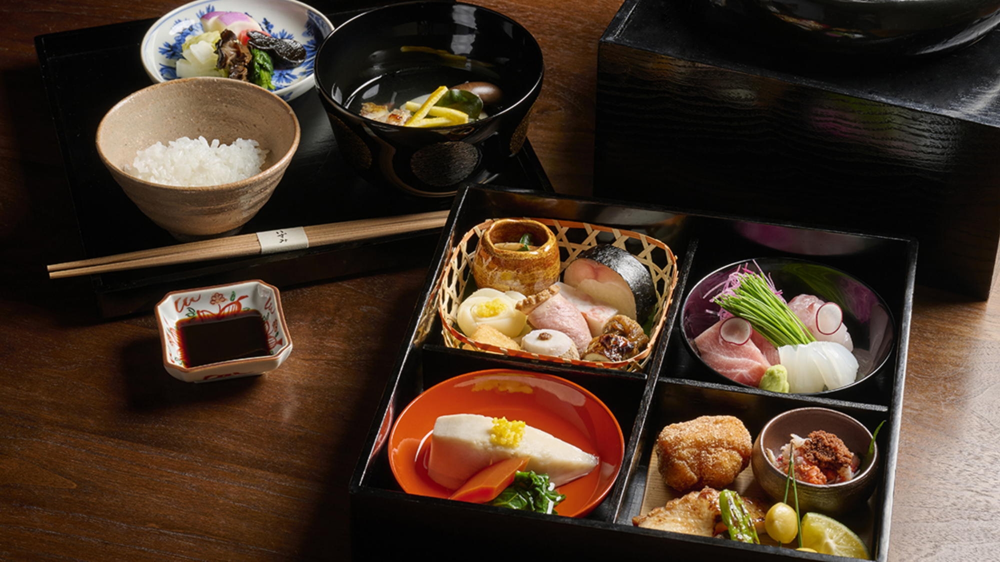 【お部屋食／スタンダード／日本料理】割烹 いずみ特製の松花堂弁当をお部屋で満喫プラン／夕・朝食付