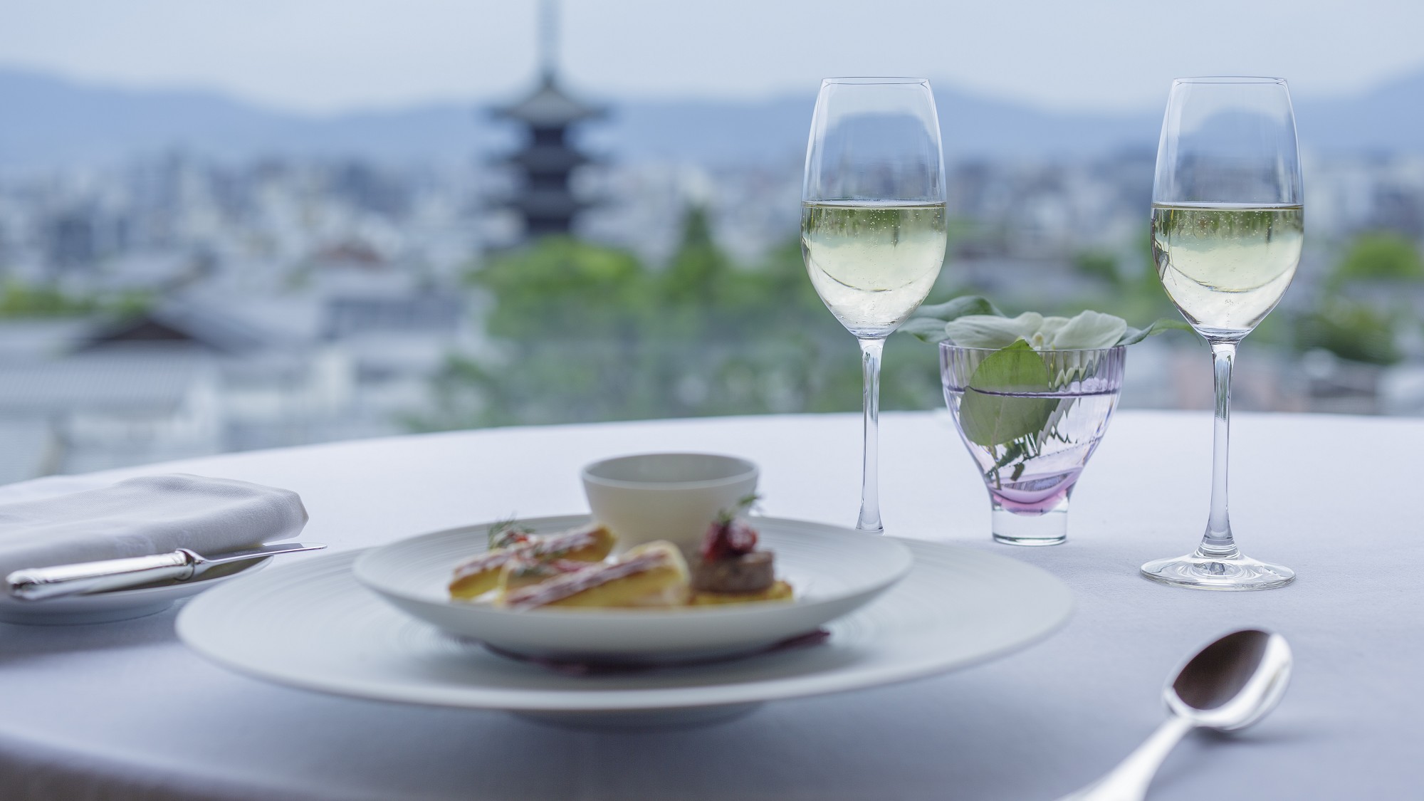 【ひらまつめぐり／フランス料理】高台寺で味わう正統なるフランス料理／夕・朝食付