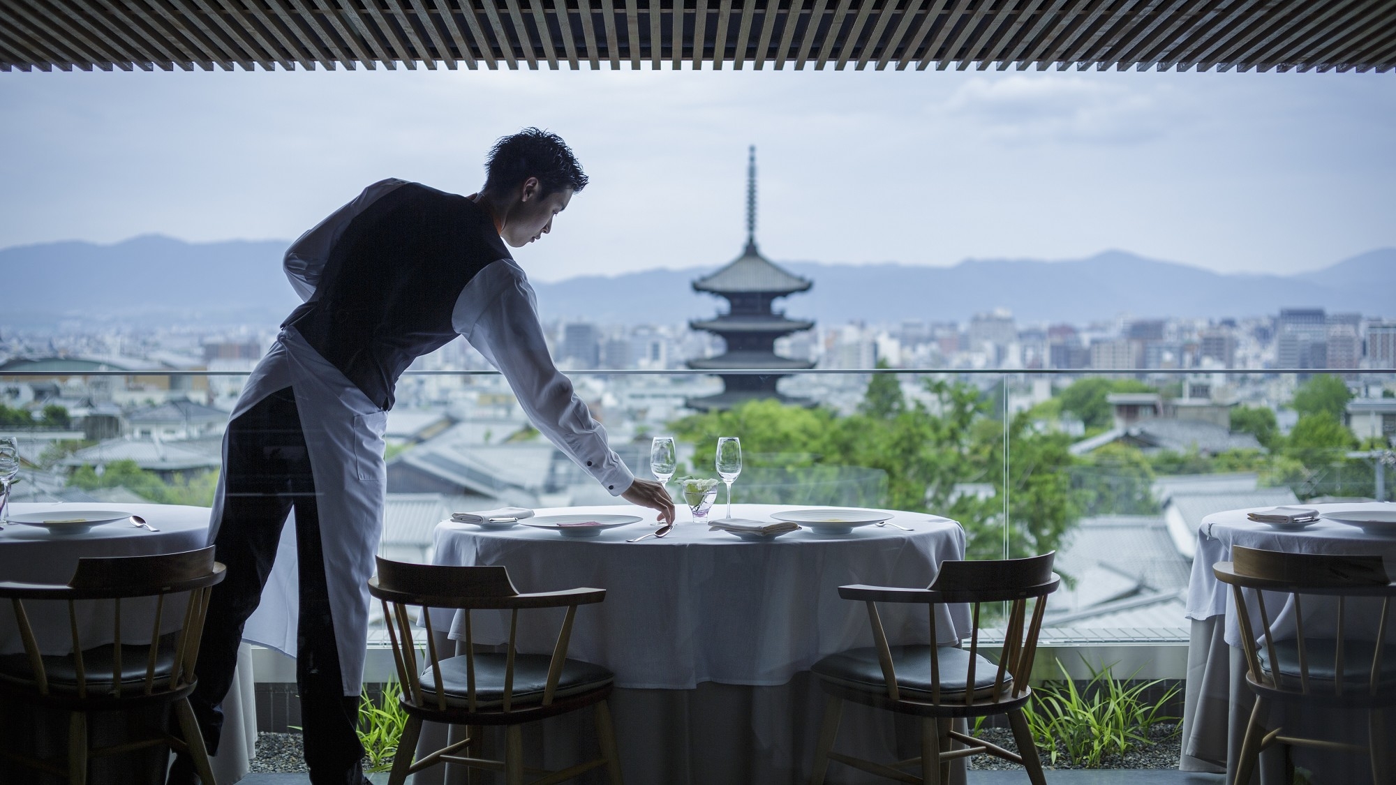 【美食堪能】高台寺レストランひらまつで正統派フランス料理を味わう／夕・朝食付