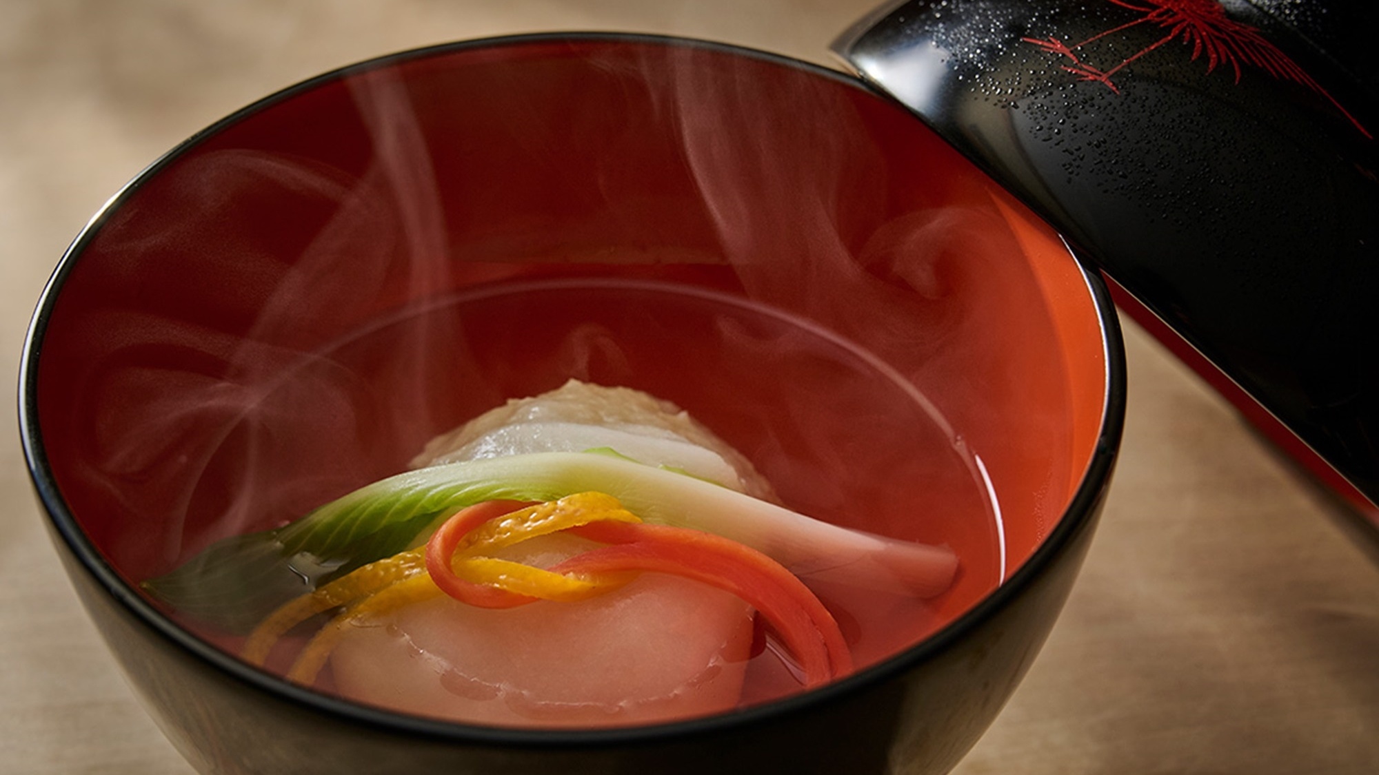 ■日本料理・夕食（一例）旬の恵みを美しく盛り付けた一皿