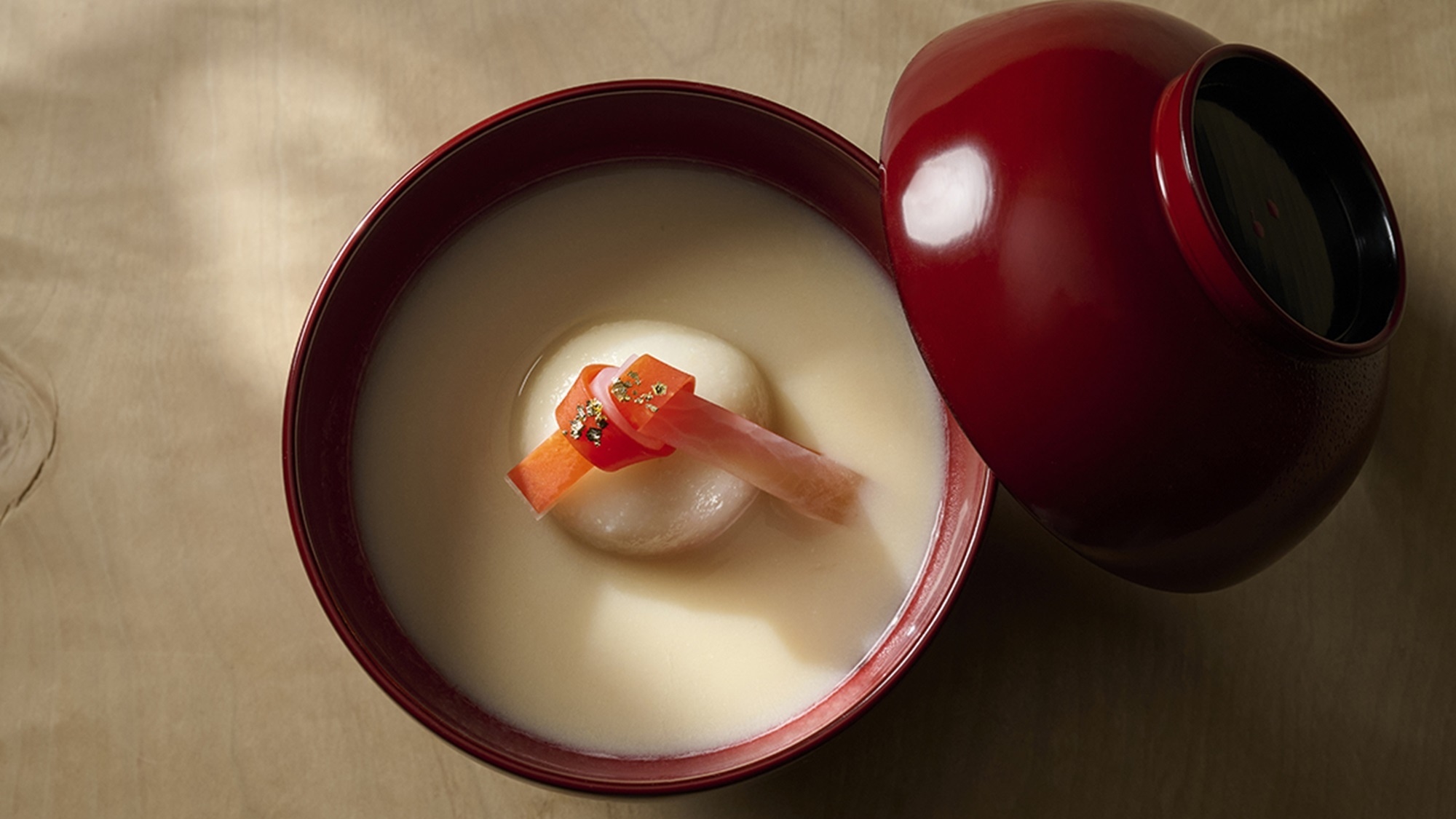 ■日本料理・夕食（一例）旬の恵みを美しく盛り付けた一皿