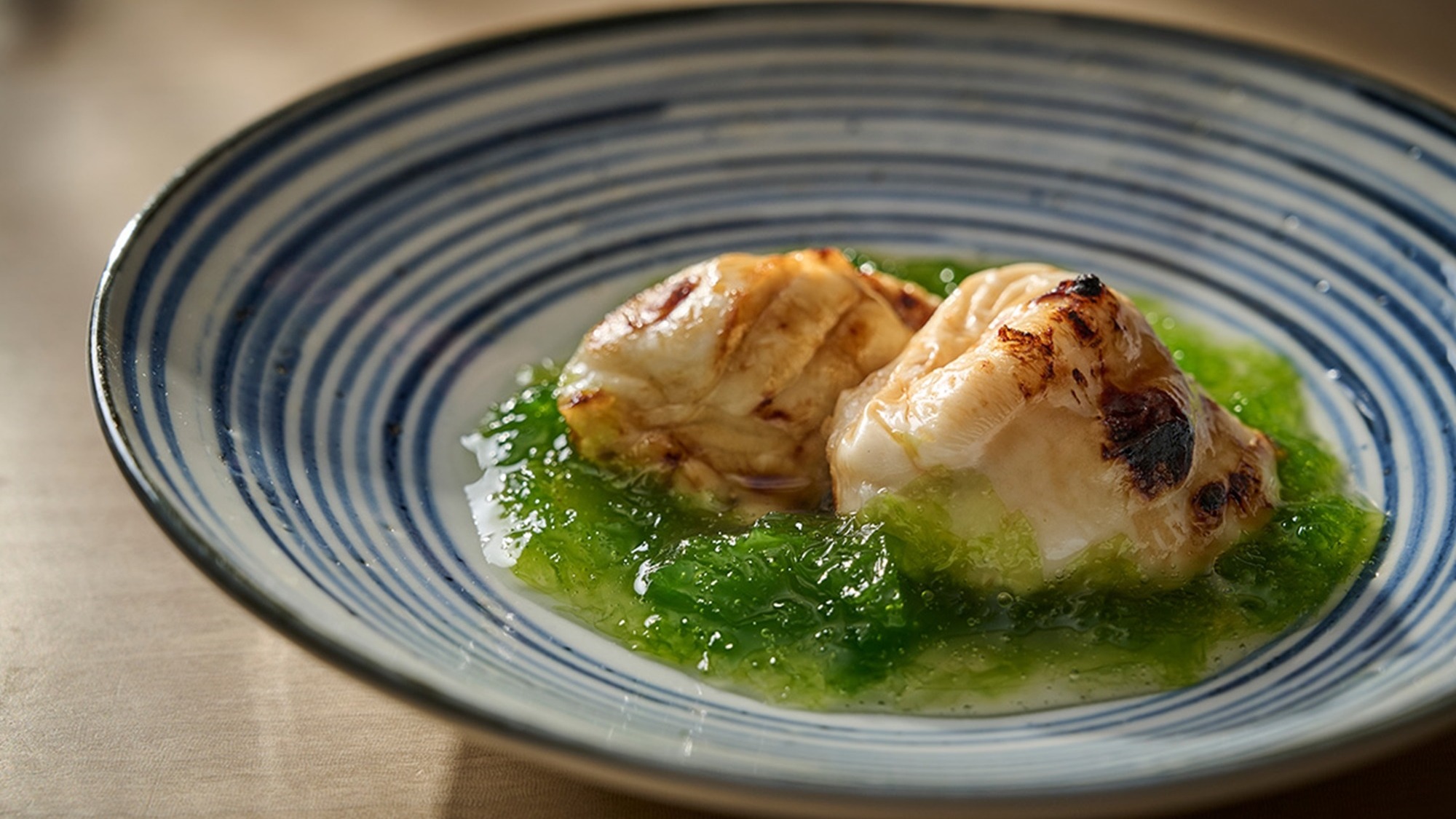 ■日本料理・夕食（一例）旬の恵みを美しく盛り付けた一皿