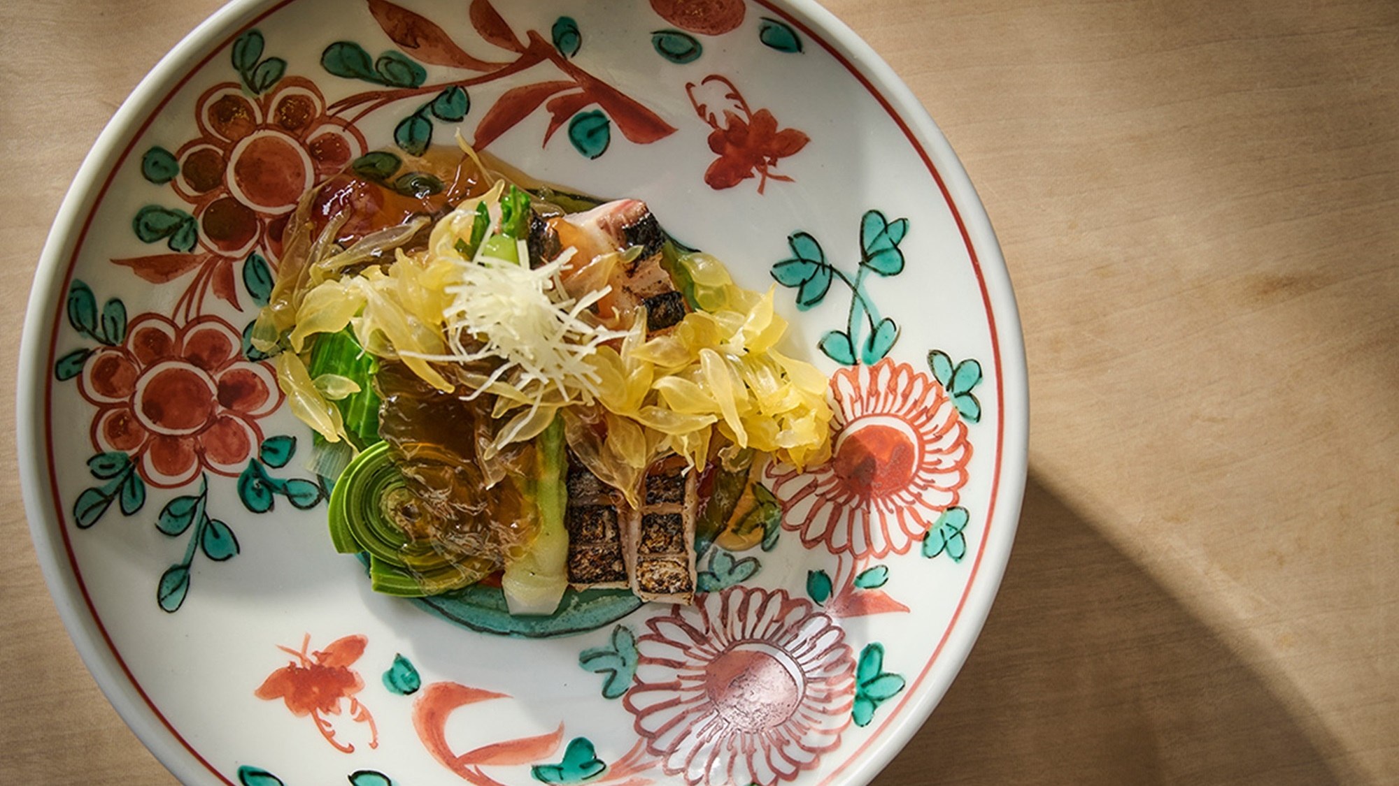 ■日本料理・夕食（一例）旬の恵みを美しく盛り付けた一皿