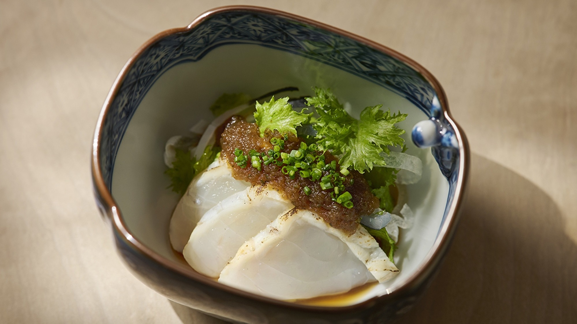 ■日本料理・夕食（一例）旬の恵みを美しく盛り付けた一皿