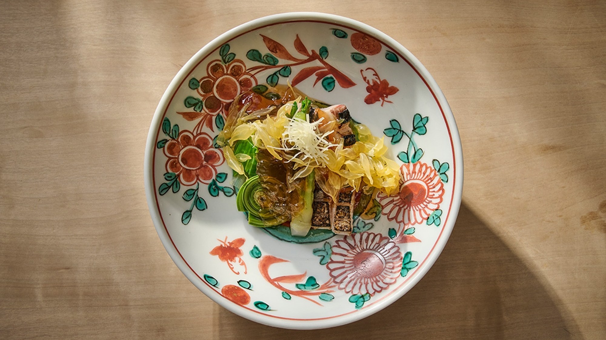 ■日本料理・夕食（一例）旬の恵みを美しく盛り付けた一皿