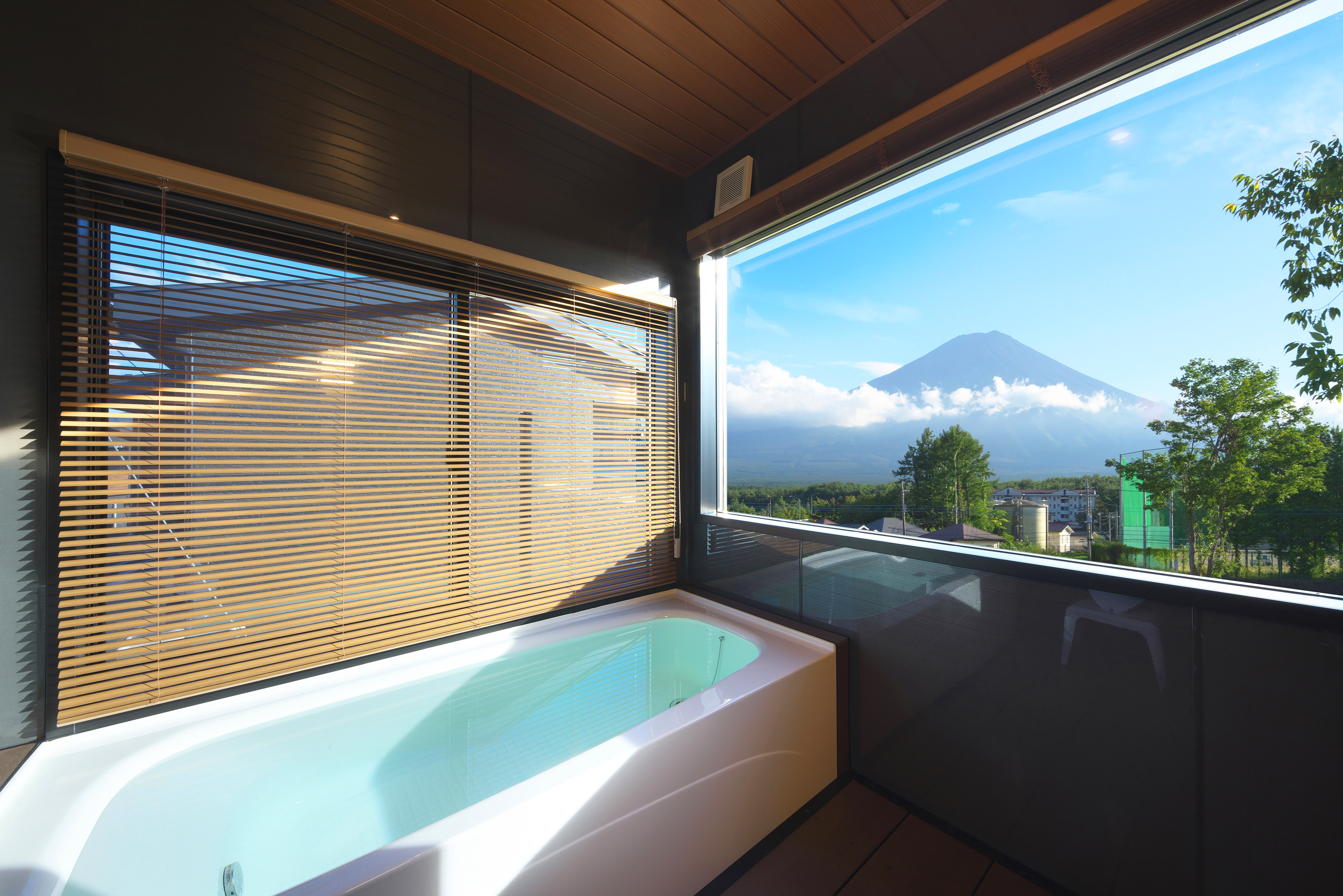 【バルコニーヴィラ TypeB】景色を一望できるお風呂