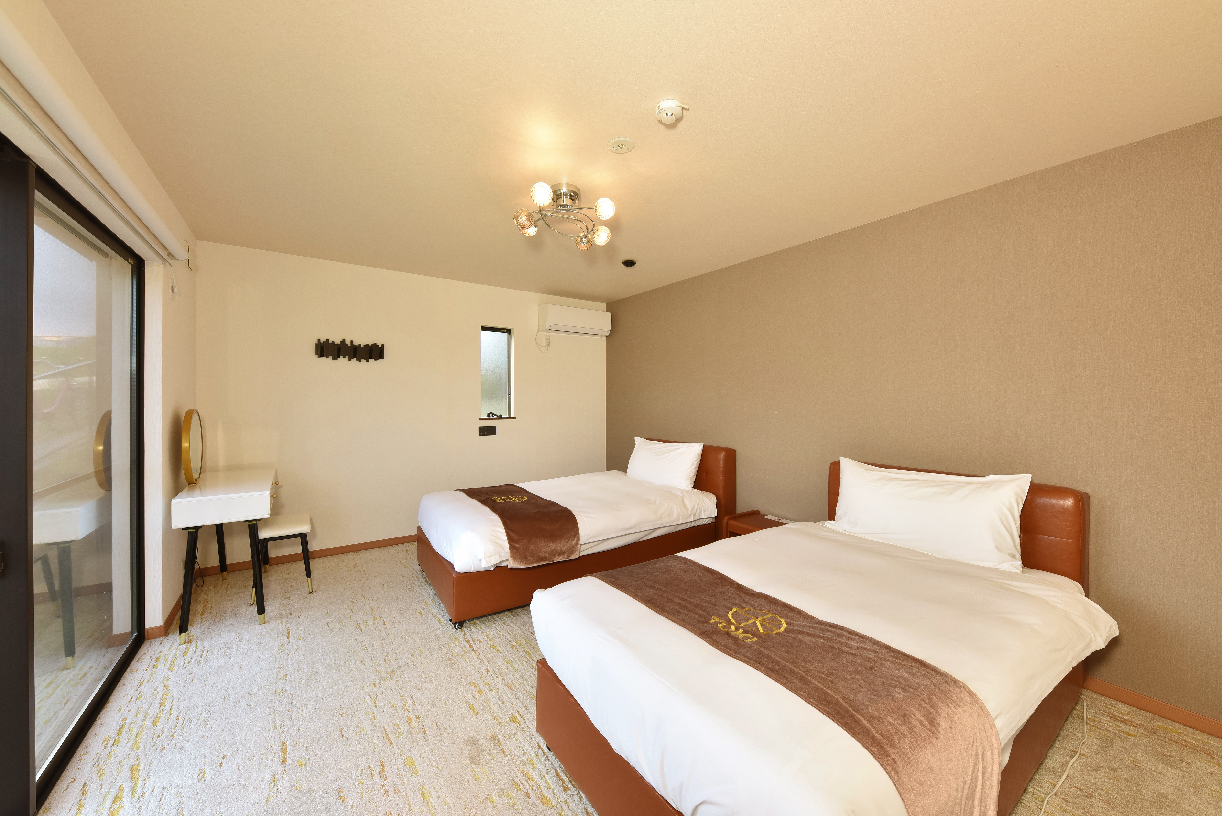 【バルコニーヴィラ TypeA】広々としたベッドルーム・ツイン2室