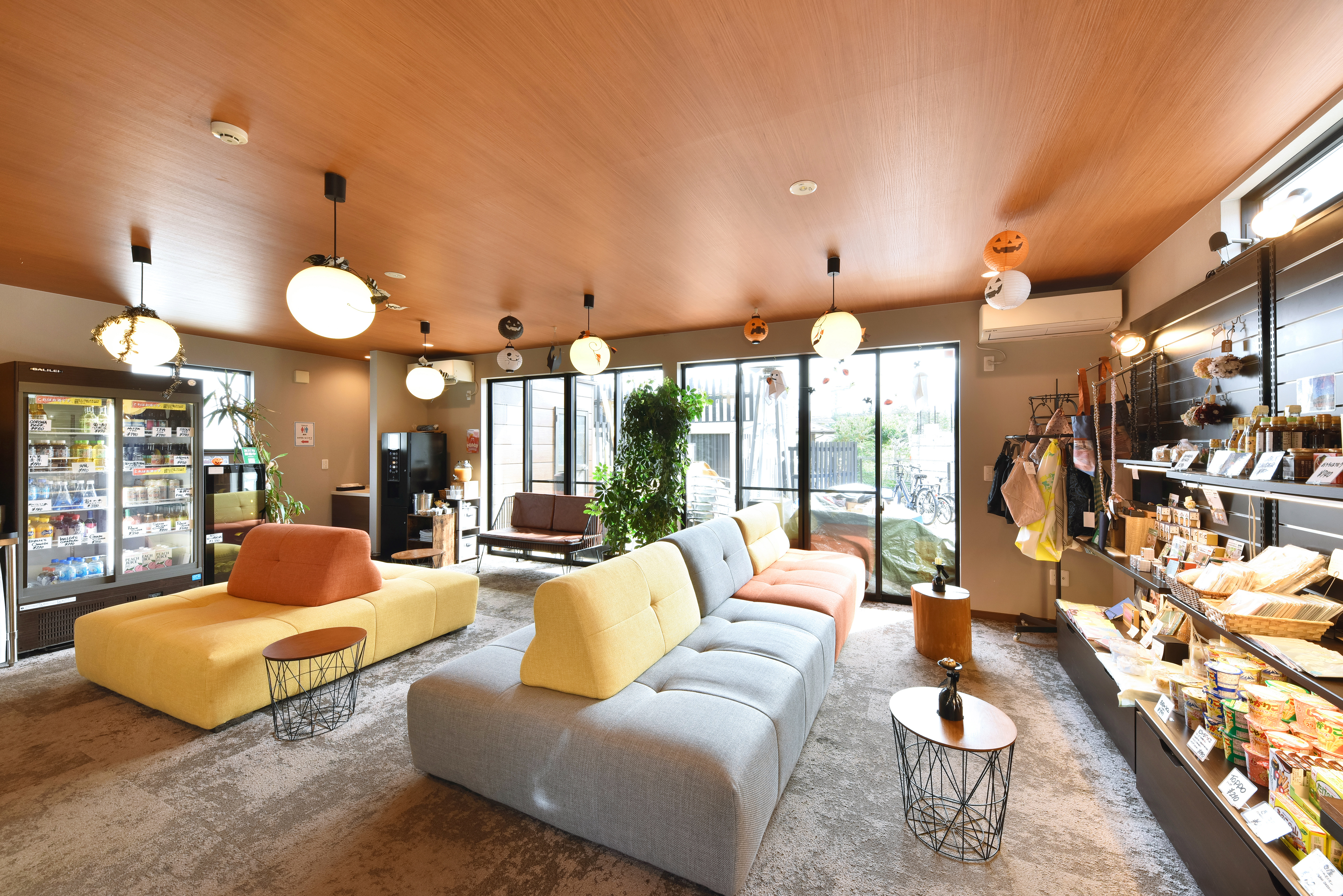 【ラウンジ】お出かけの後一息つきたい時、お買い物の際にもご利用いただけます。