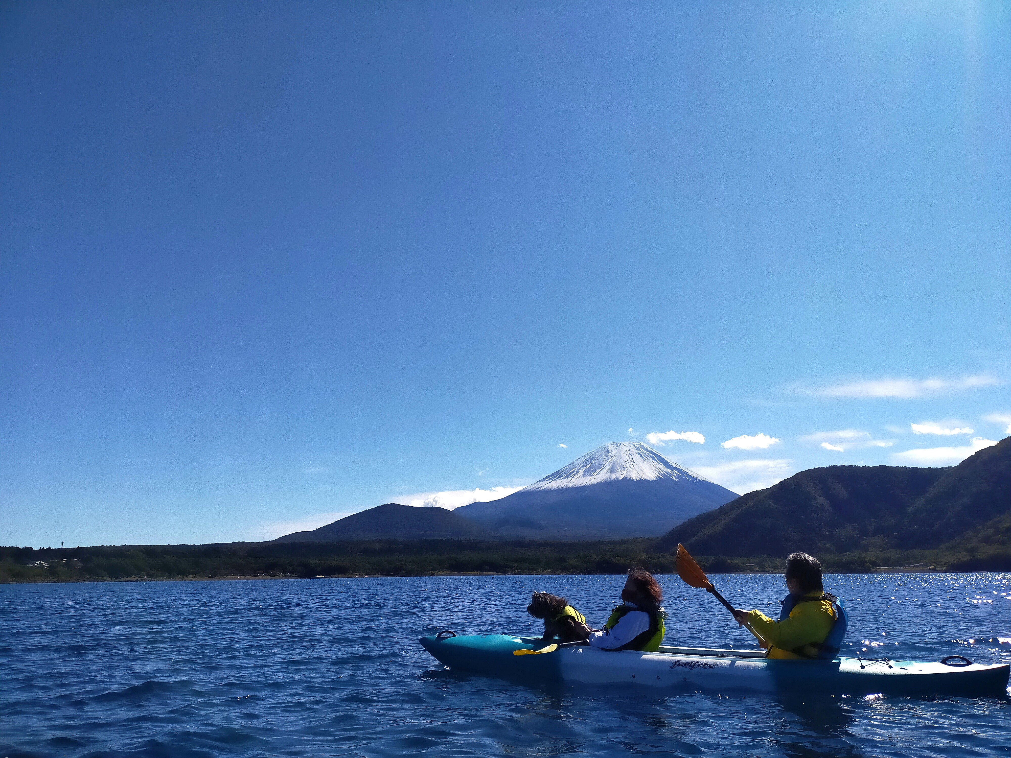 湖でカヤック・宿から河口湖まで車で約10分