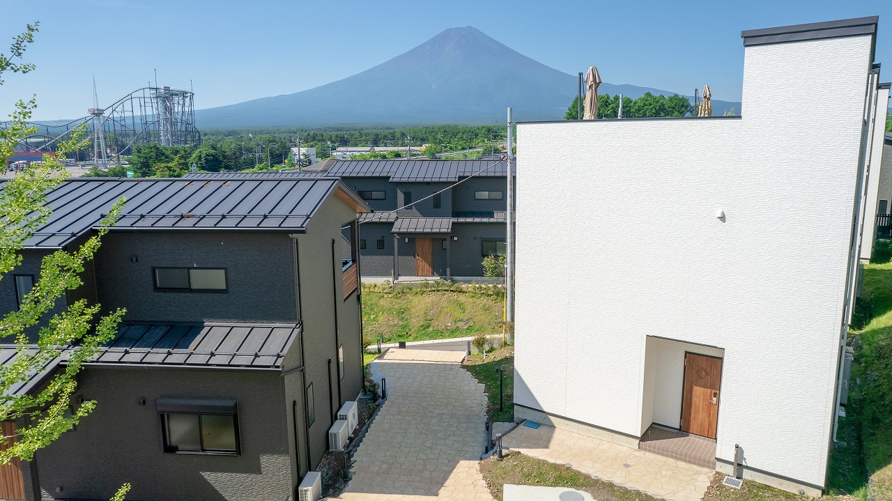 バルコニーヴィラとルーフトップヴィラと富士山