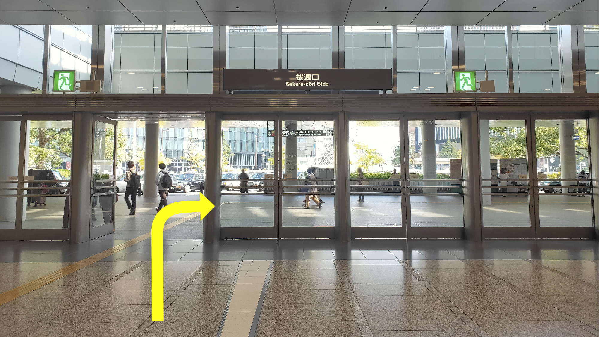 1_JR「名古屋」駅【桜通口】から出て右手に進みます。