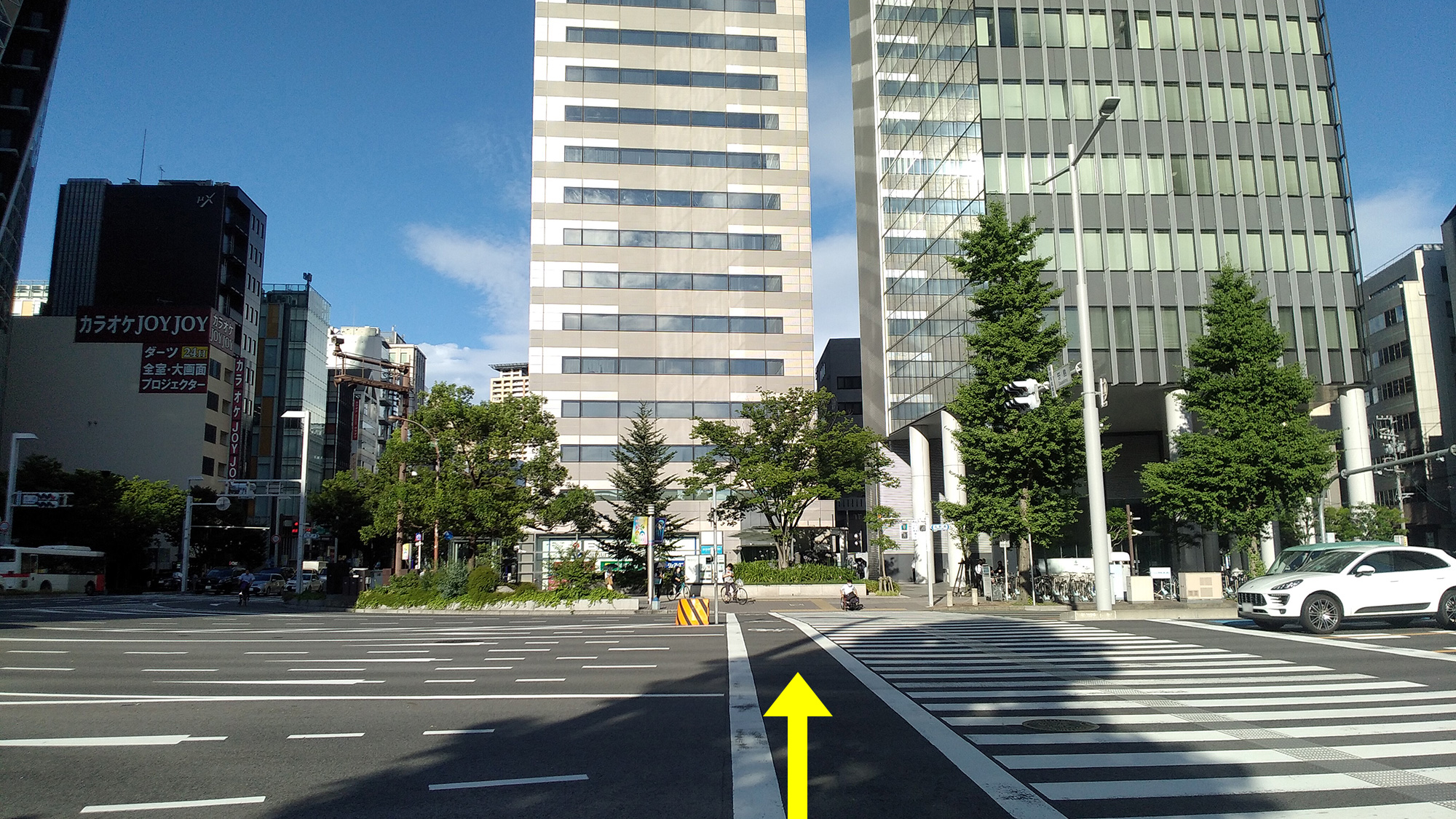 ⑤交差点【笹島】を三井ビルディング(1階に三井不動産があるビル)の方向へ渡ります。