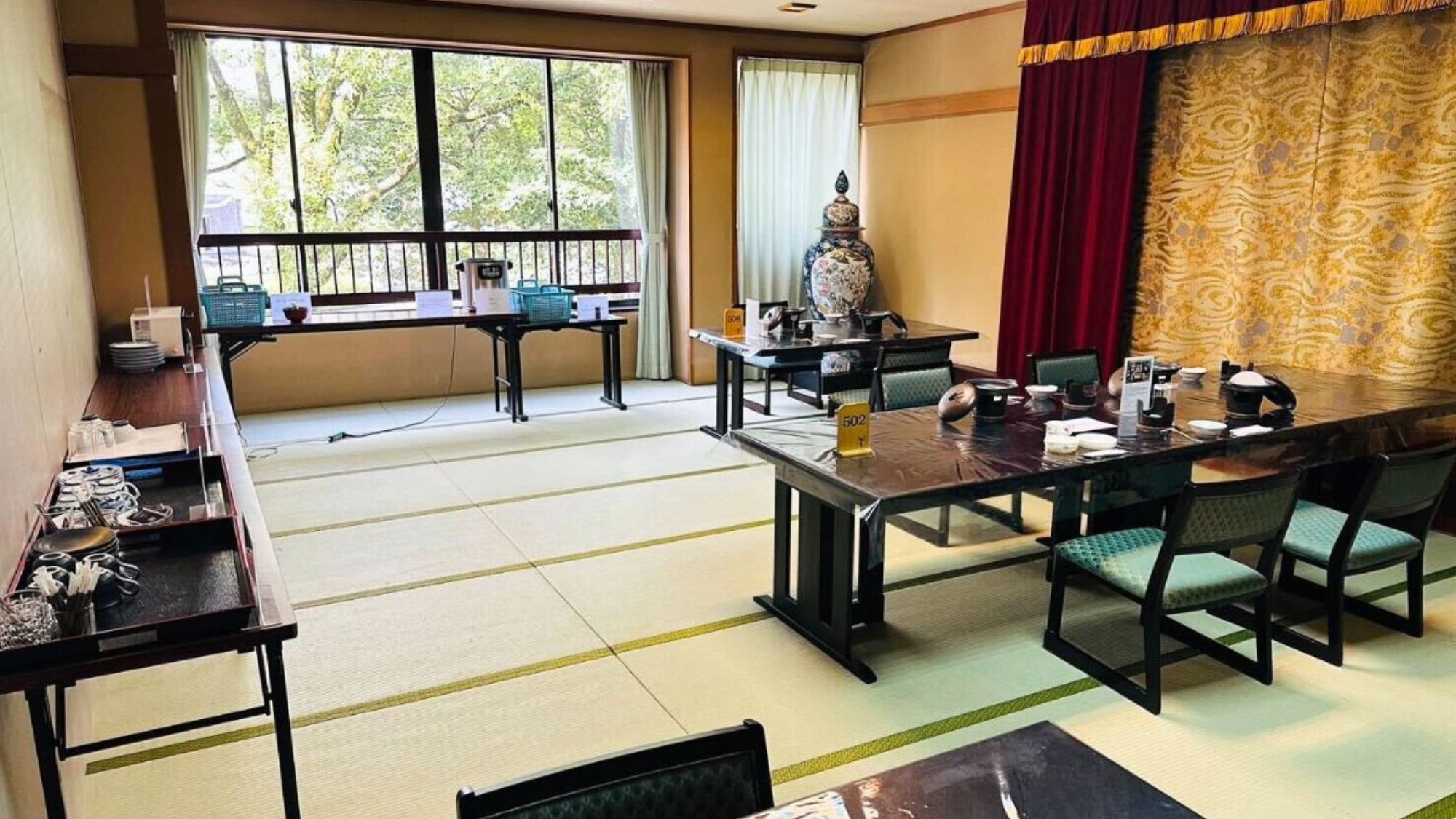 「落ち着いた和の朝食会場」