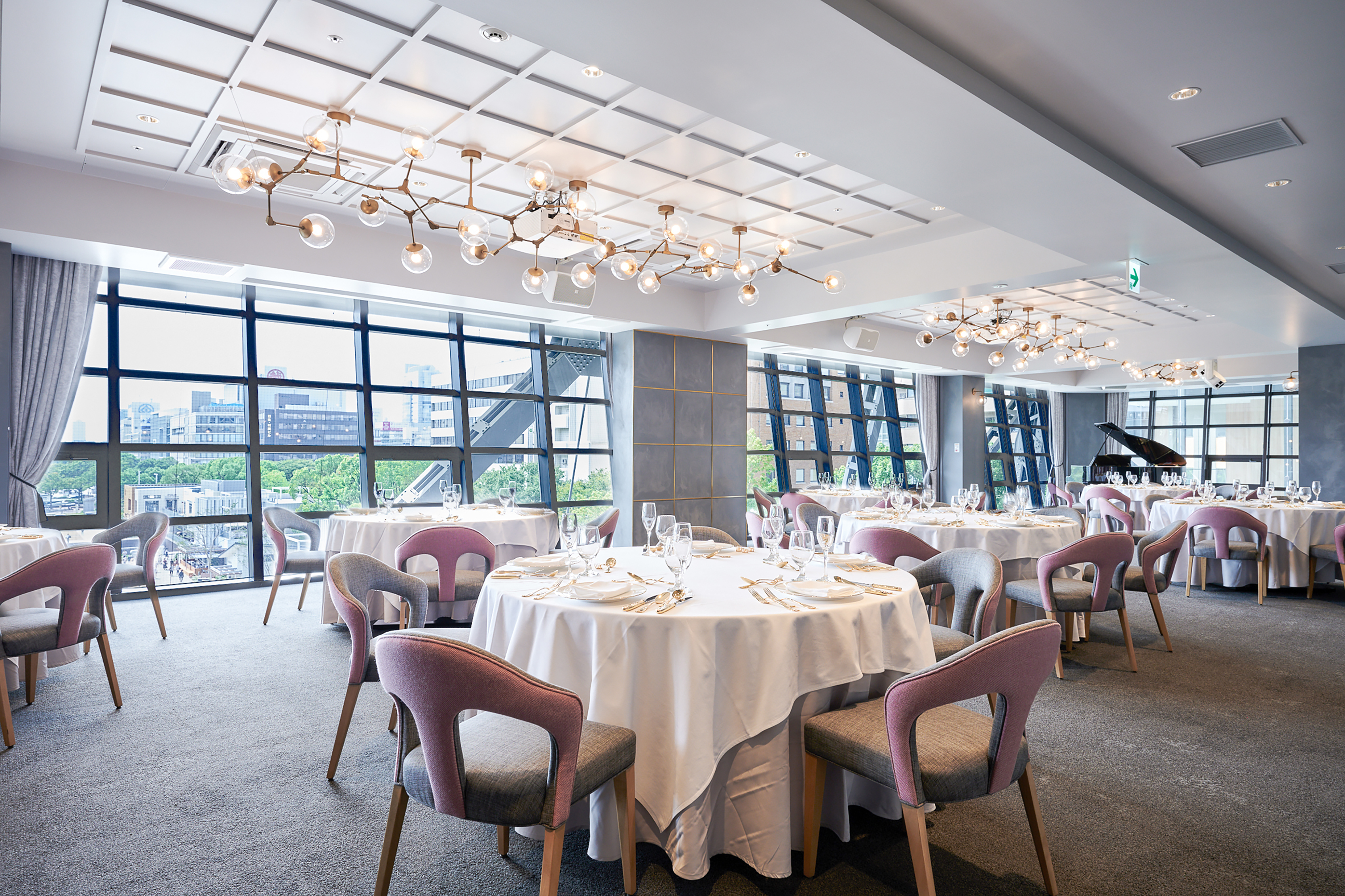 バンケット　リリィ　店内