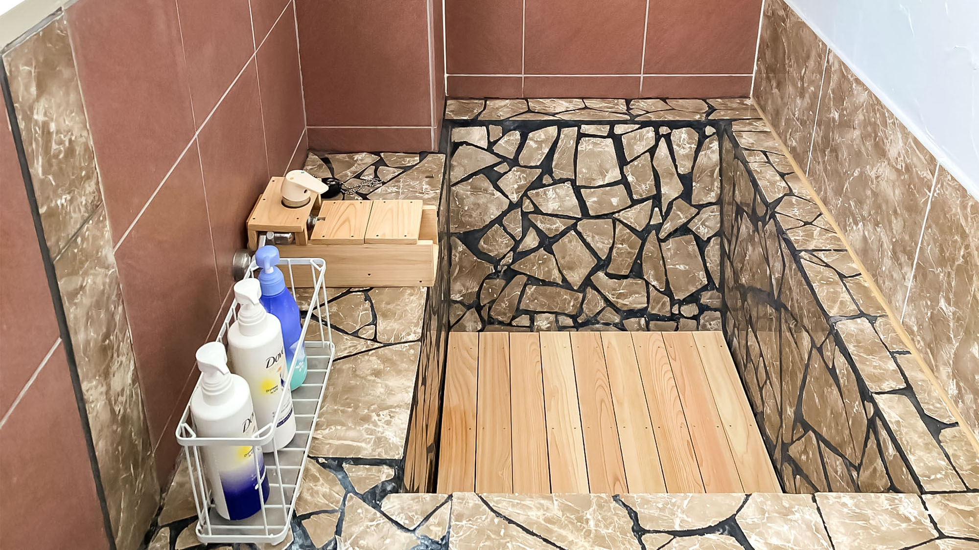 ・ゆったり入っていただける石造りのお風呂