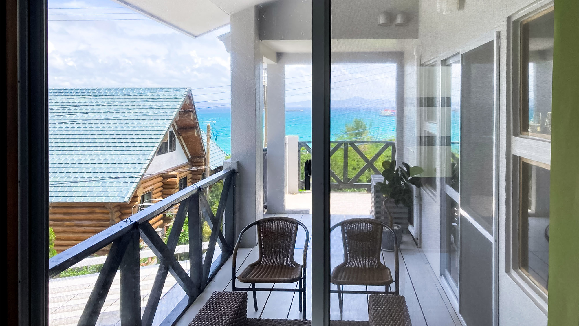 ・潮風が気持ちいい開放的なバルコニー