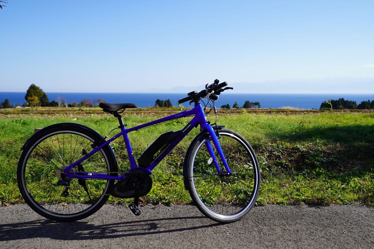 【楽天月末セール】電動アシスト自転車で自然の中を走り抜けよう！里山里海めぐりツアー付 