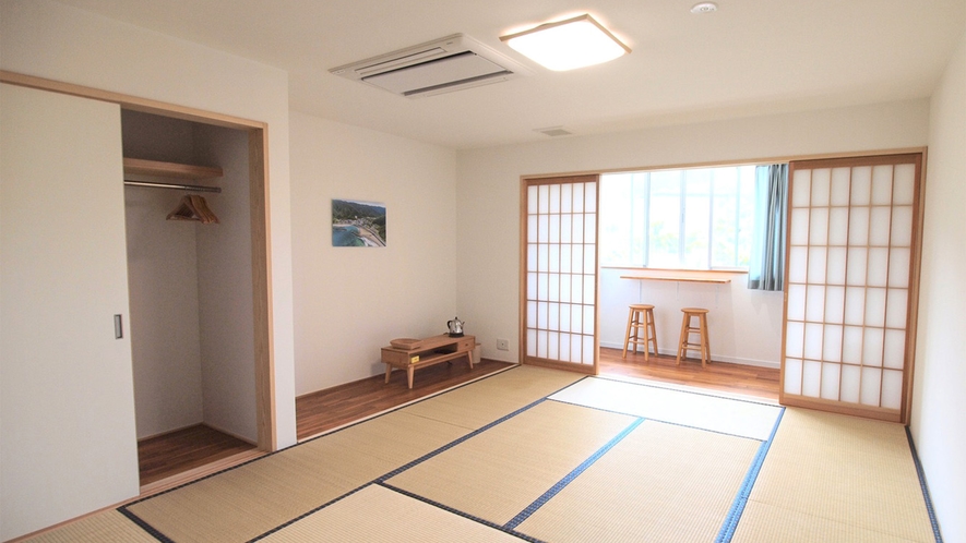 ・【本館／鏡崎～kaganbana～】10畳の広々とした間取りは、最大6名様のご宿泊が可能です