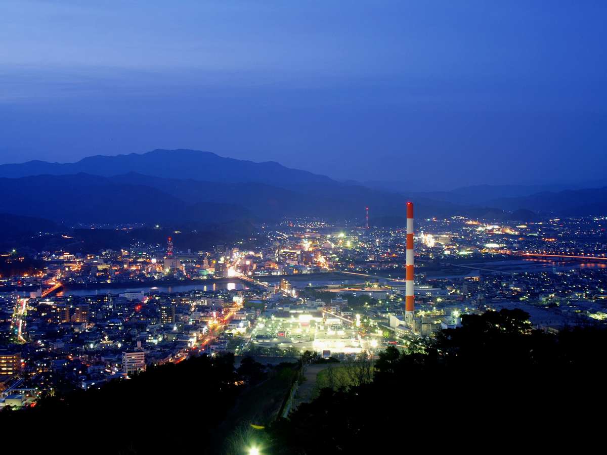 写真提供：宮崎県観光協会　愛宕山夜景