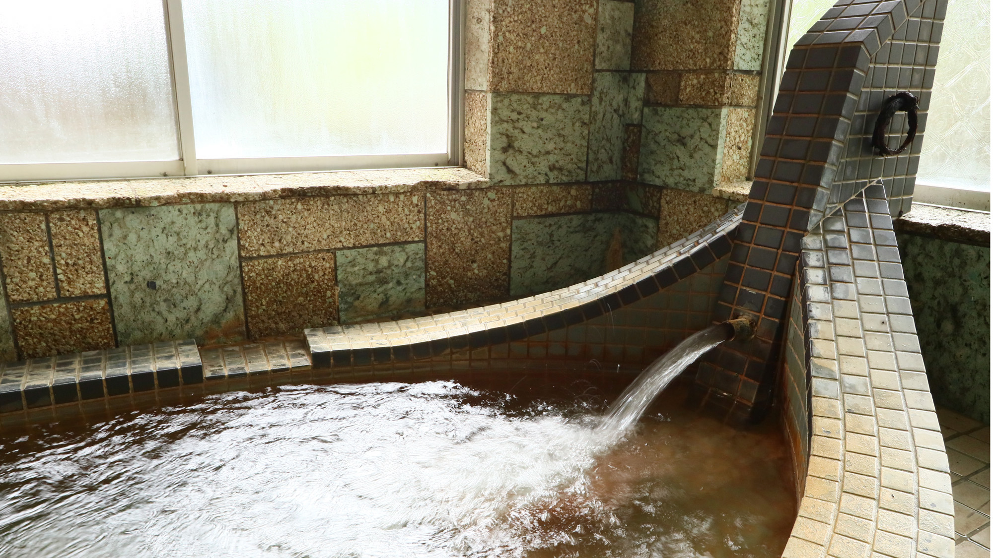 ＜お風呂＞地下1500mから湧き出る天然温泉
