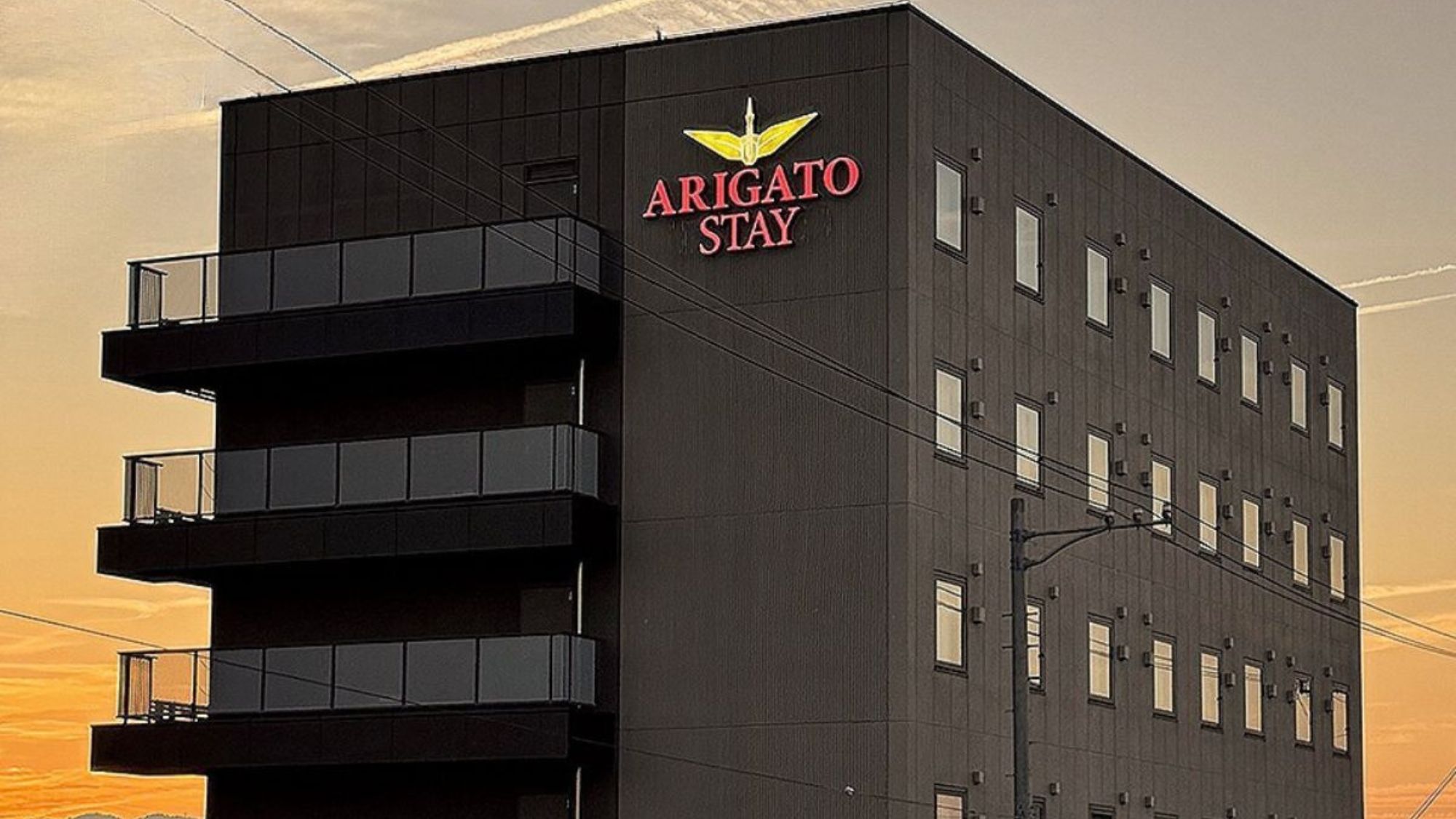 折鶴のロゴを目印にお気を付けてお越しくださいませ。