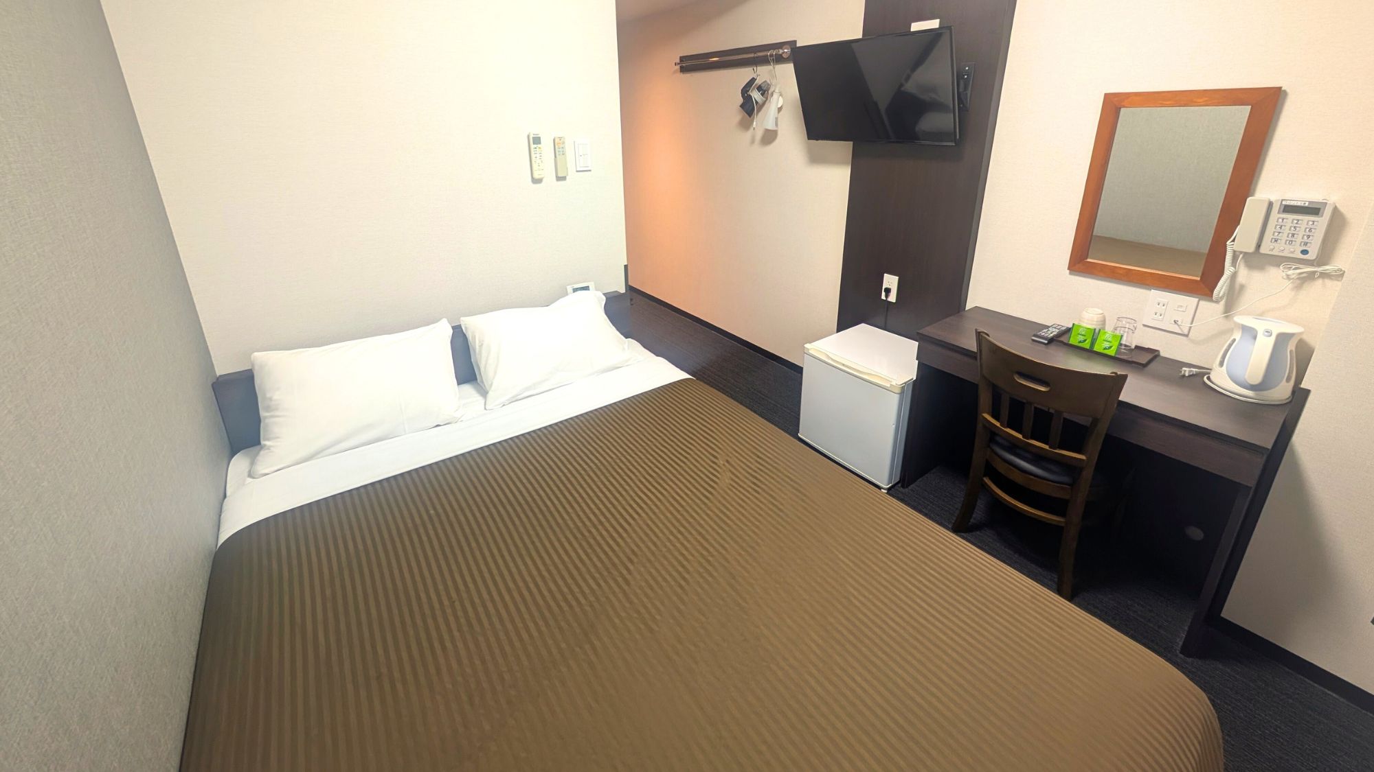 ダブルルーム【140cm幅ベッド1台】（約12㎡）