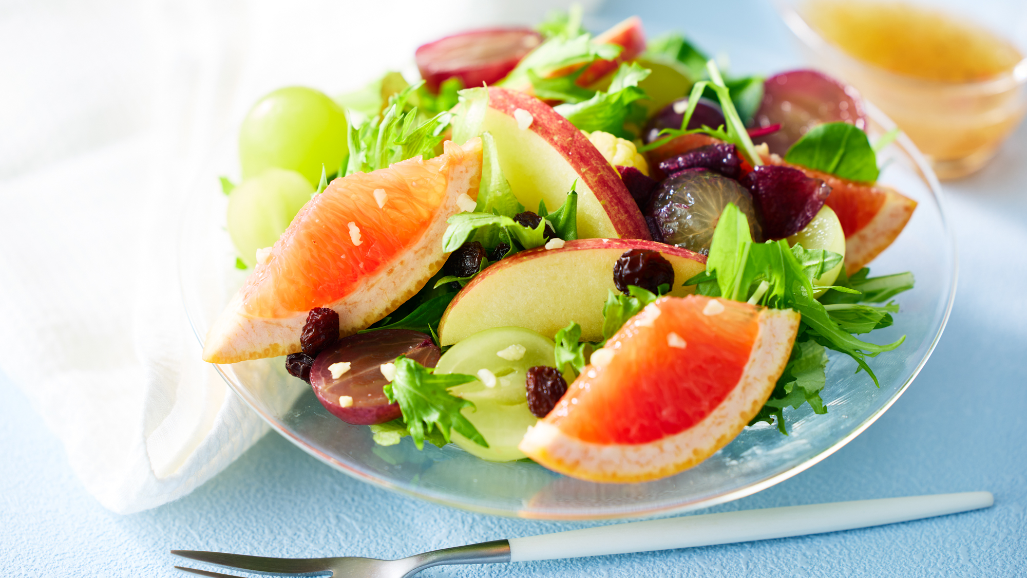 美容にも身体にも嬉しいサラダバー＆フルーツビュッフェで、自分だけのサラダ作りをお楽しみください。