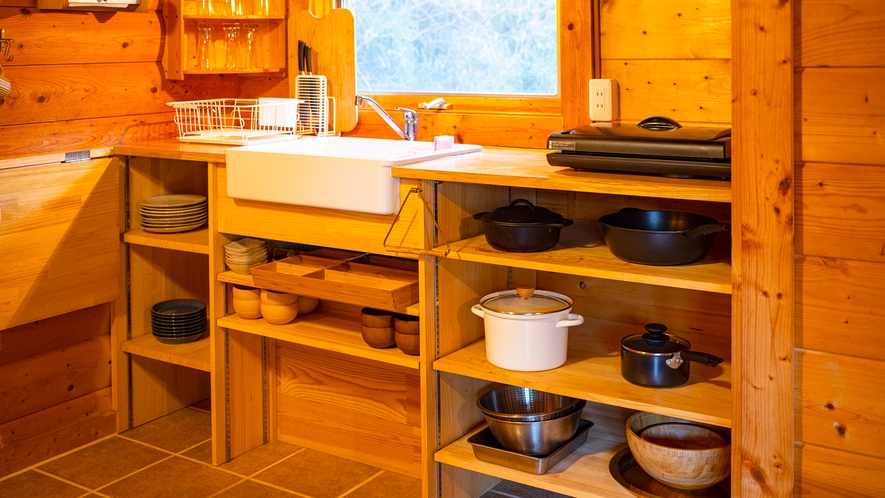 【キッチン】炊飯器やIHクッキングヒーター等、各種調理器具ご用意しております。