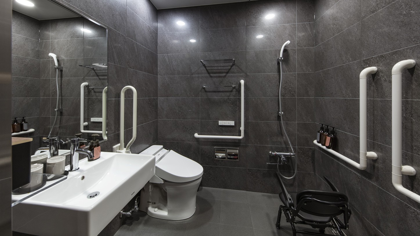 アクセシブルツイン シャワーブース