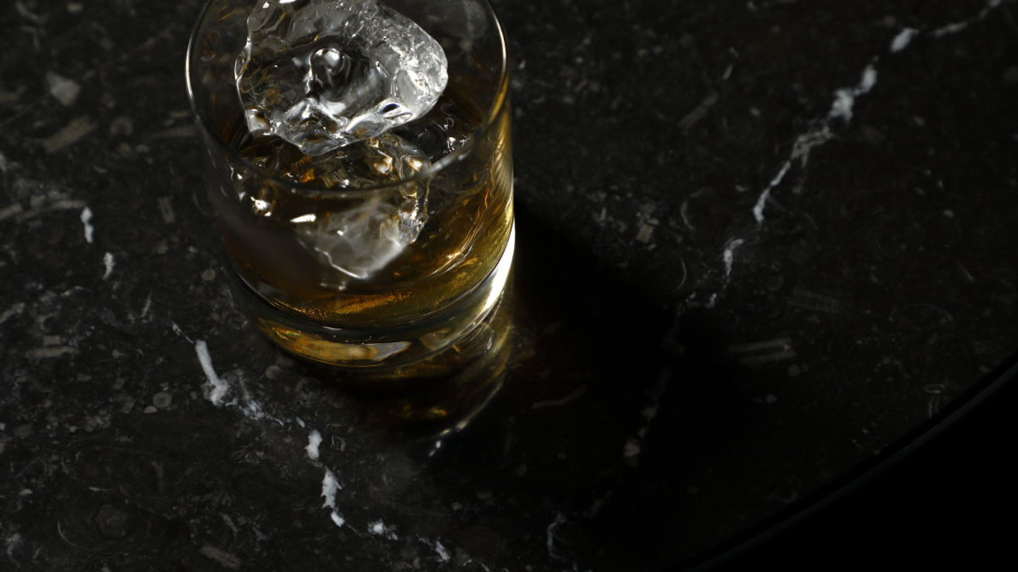 bar　／ 　whisky