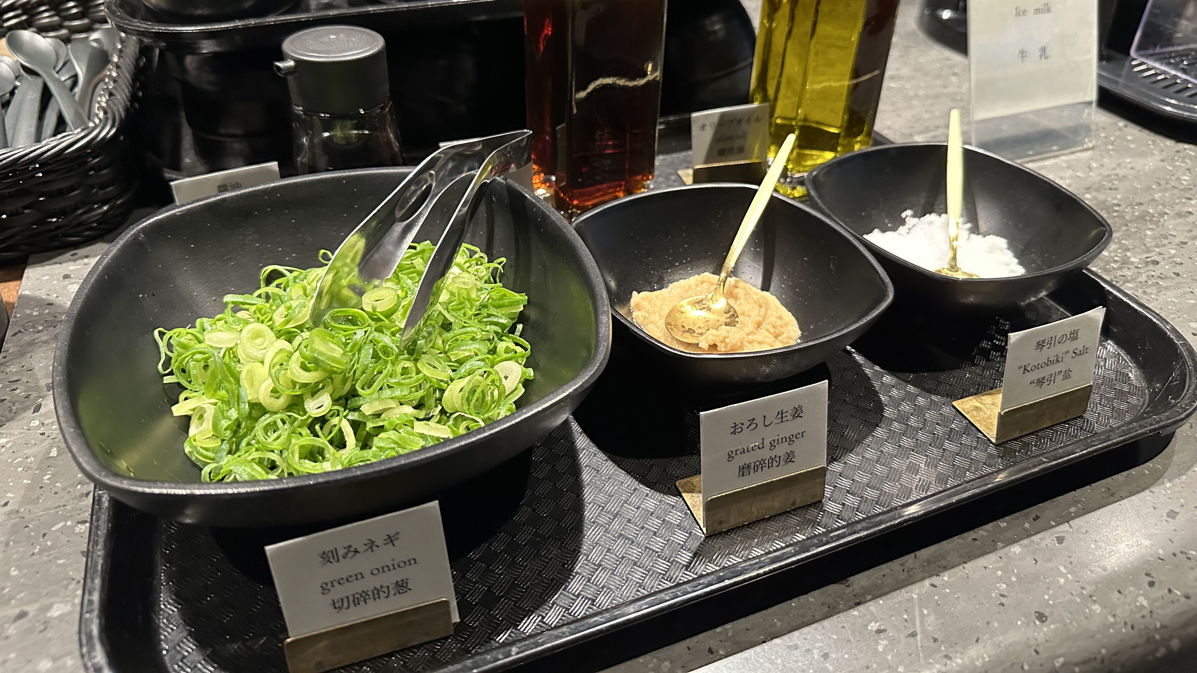 hotel tou自家製豆腐　／　豆腐に合う薬味など6種類をご用意しております