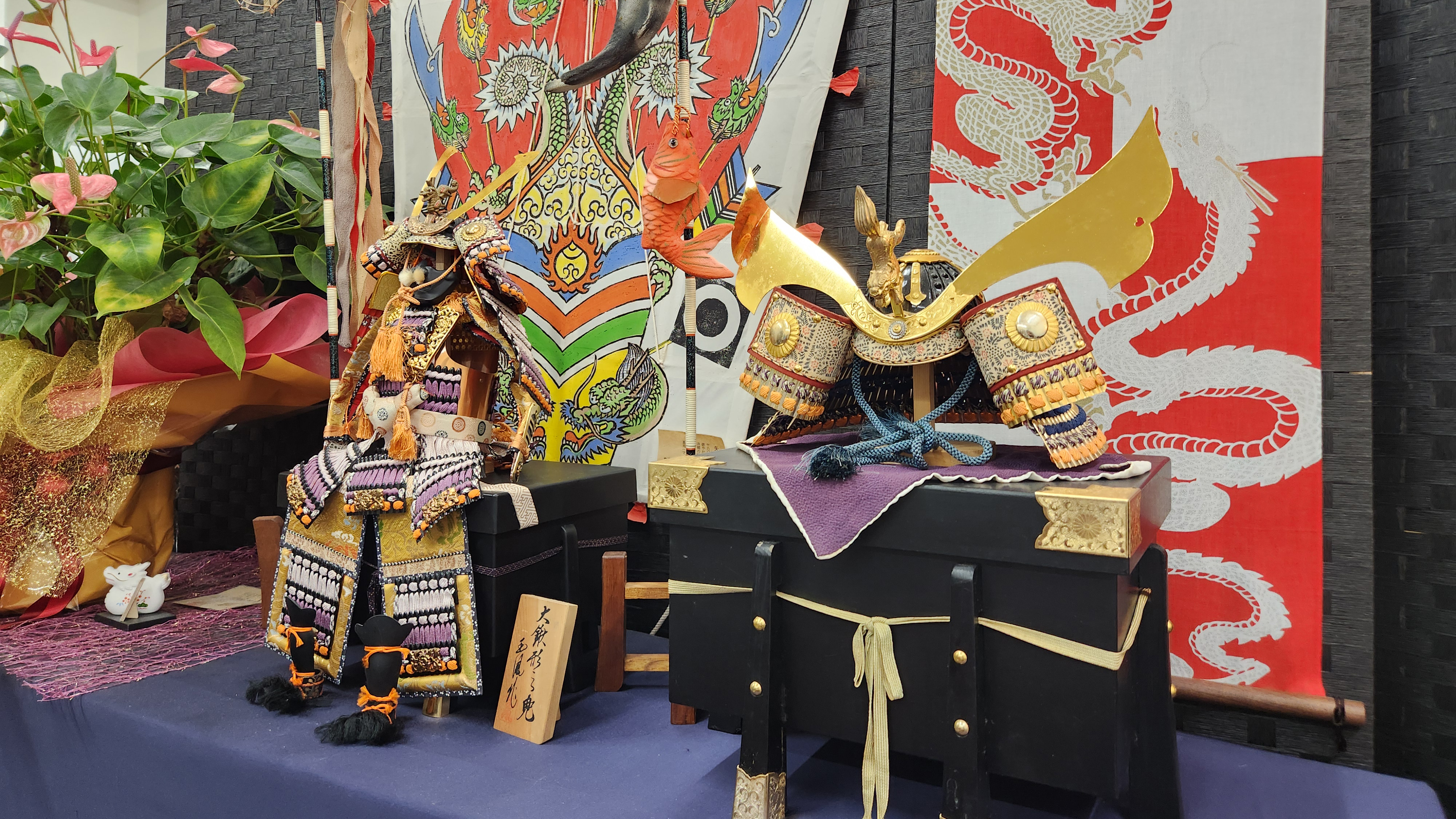 武者兜の五月人形をフロントに