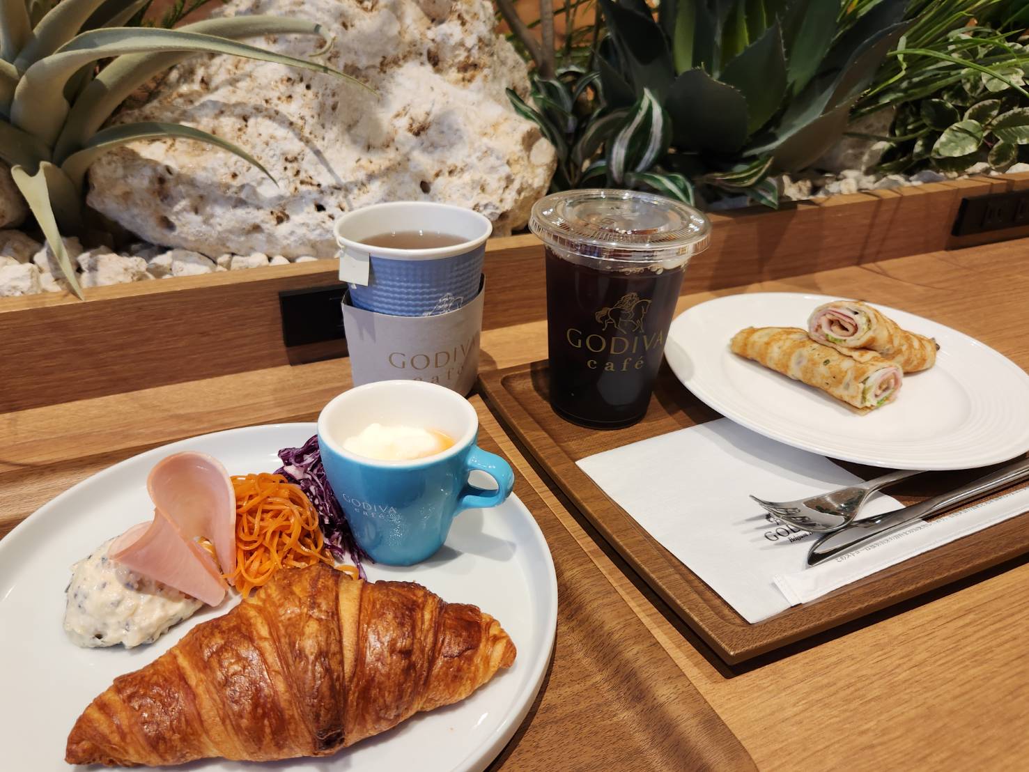 ホテルから徒歩1分　ゴディバカフェ（日本に11軒）