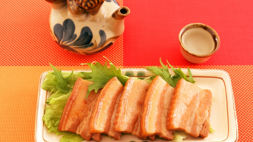 【沖縄料理】スーチカー（豚肉の塩漬け）と泡盛