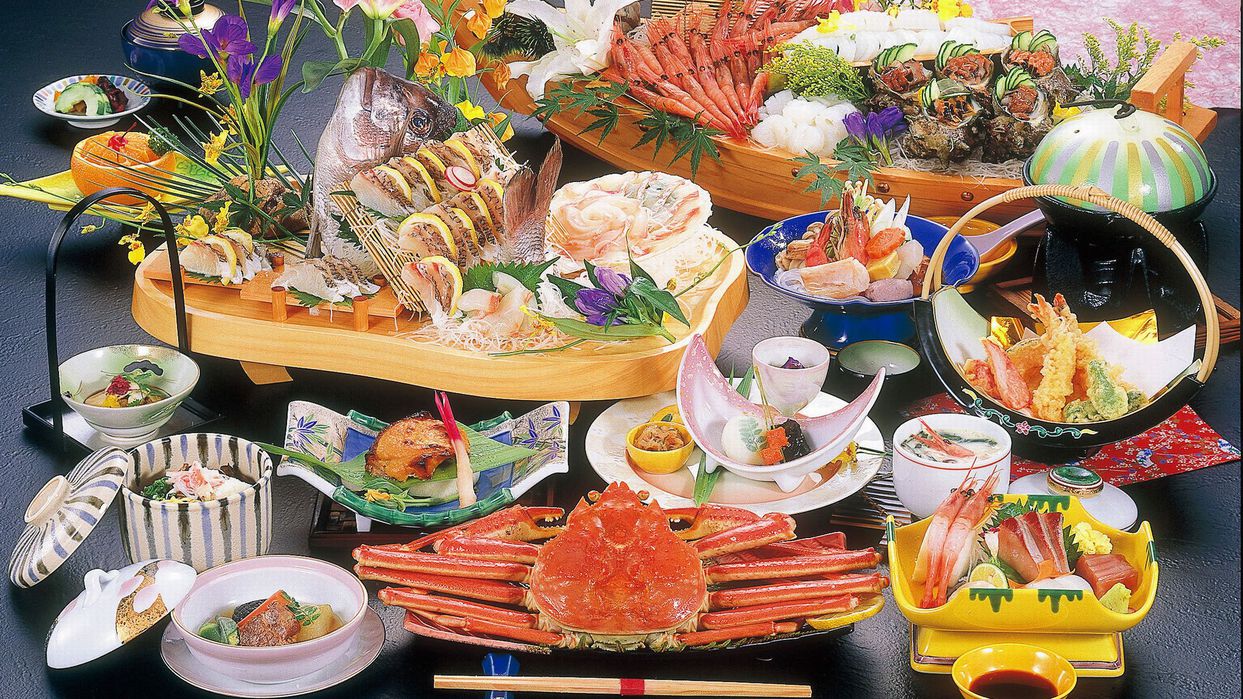 【夕食一例】人気食材の鯛かにコース(イメージ)