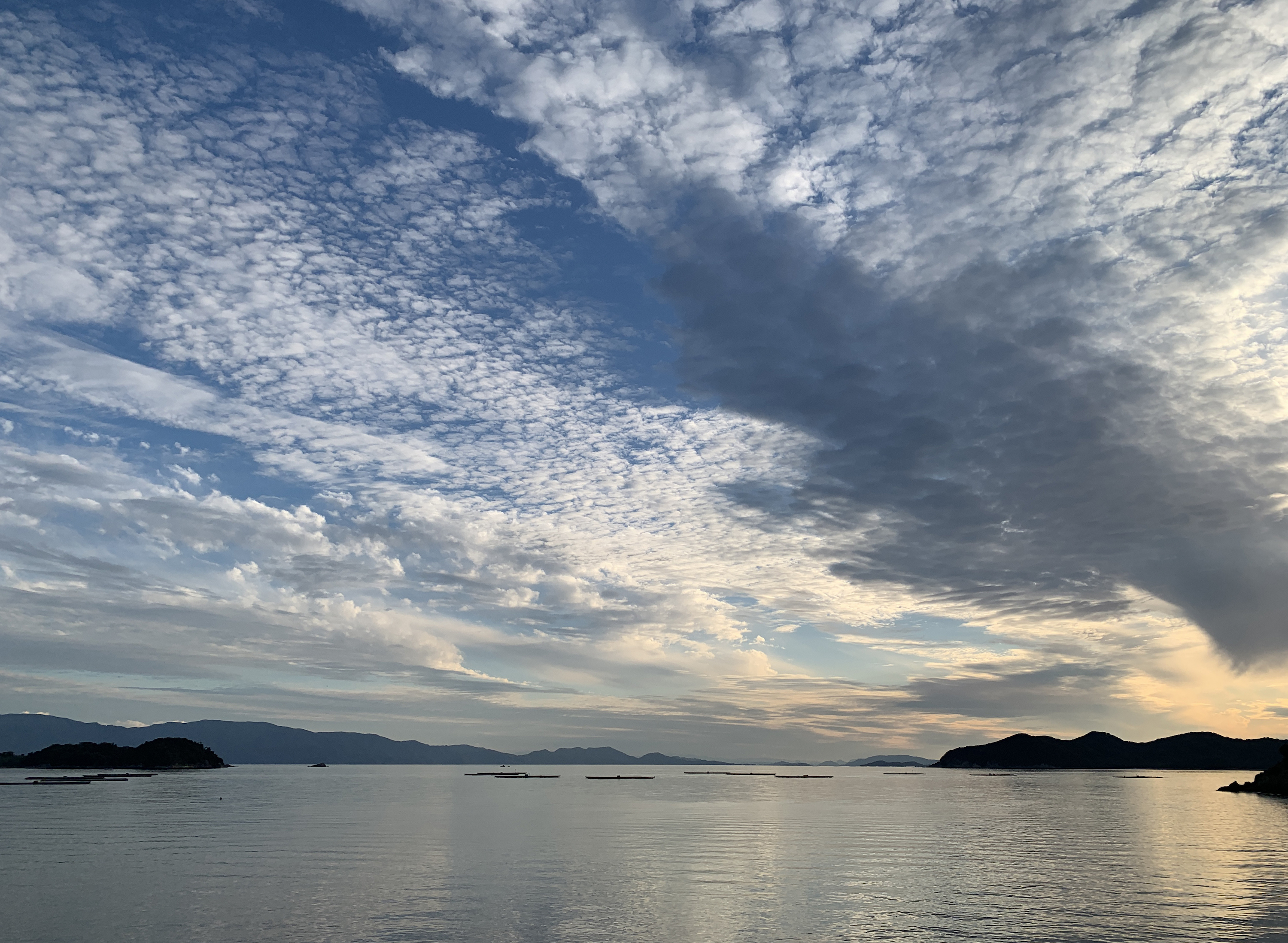 夕暮れ前の水鏡