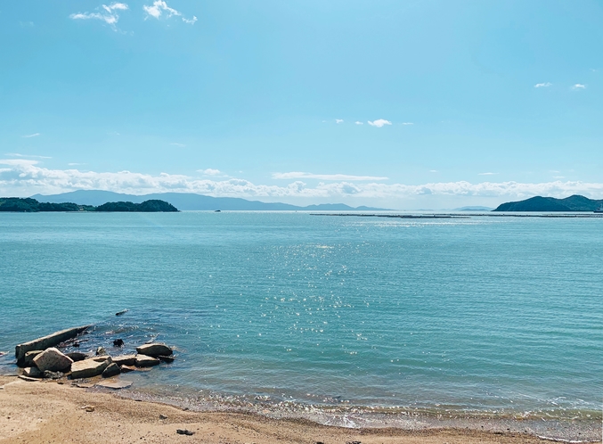 目の前の浜から