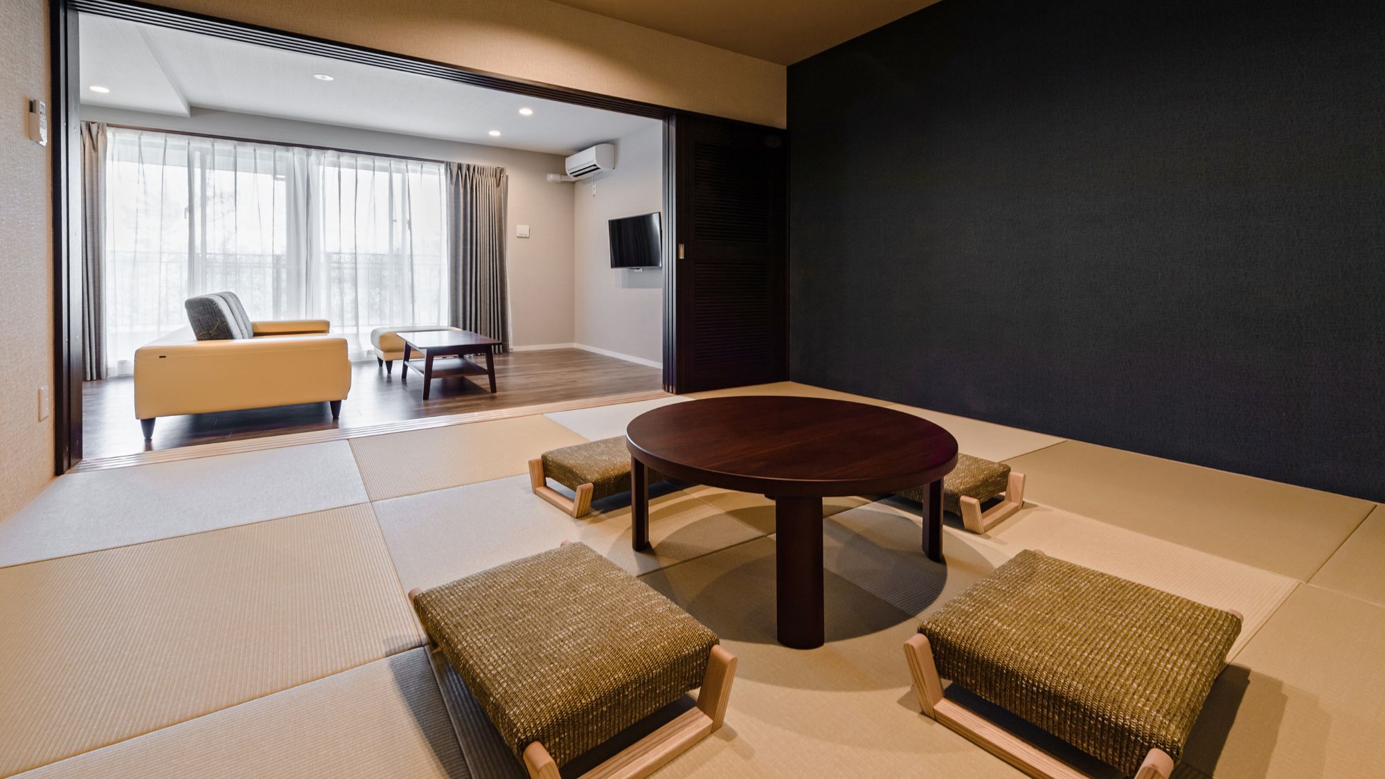 畳の香りに癒される、リラックスできる団らんスペース