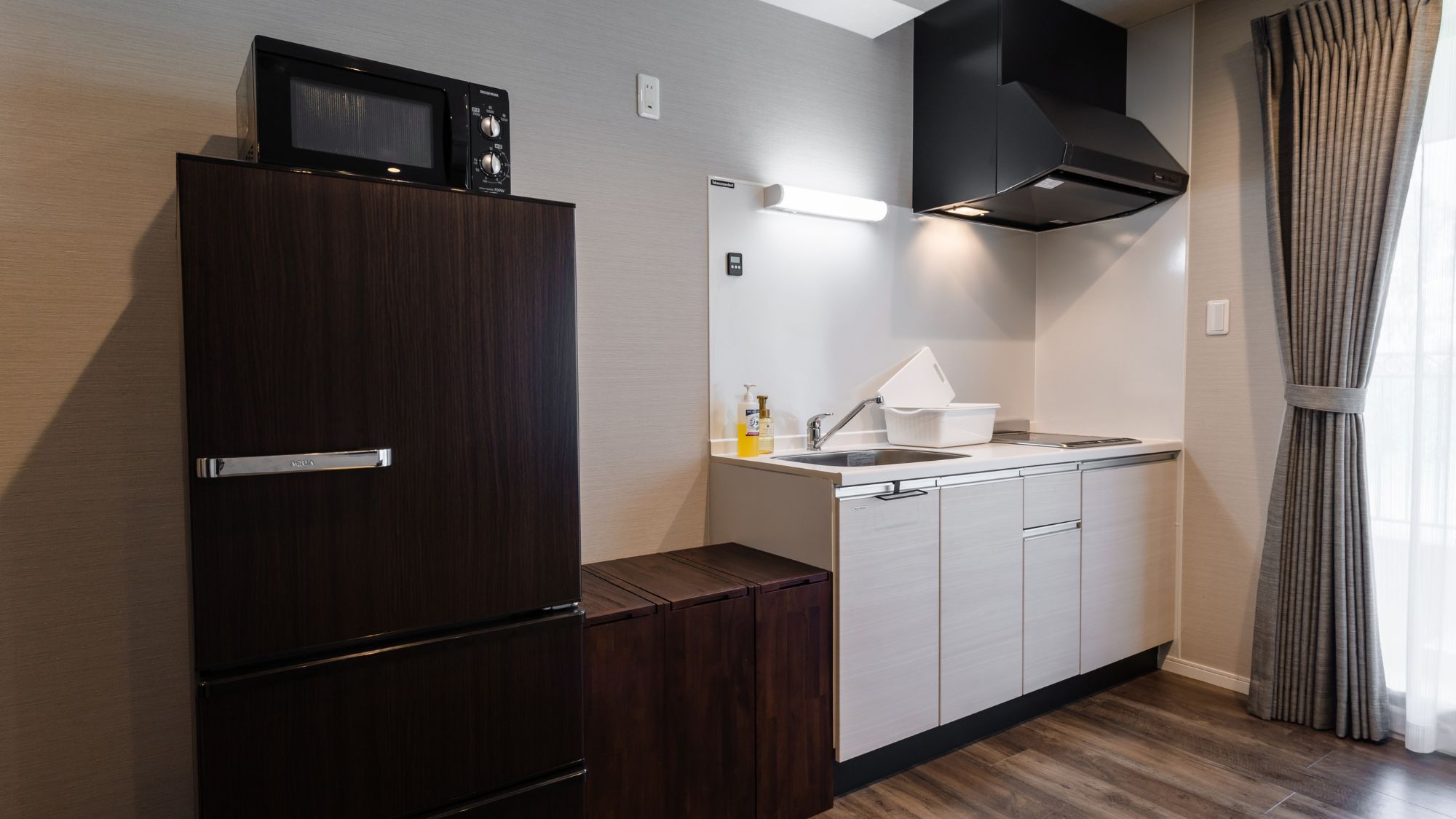 コンパクトながら使いやすい、清潔感のあるキッチン