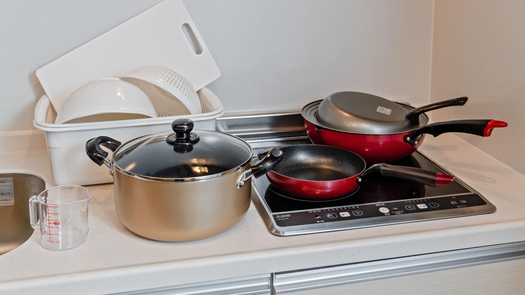 調理器具・食器類を完備。食材を持ち込むだけでOK！