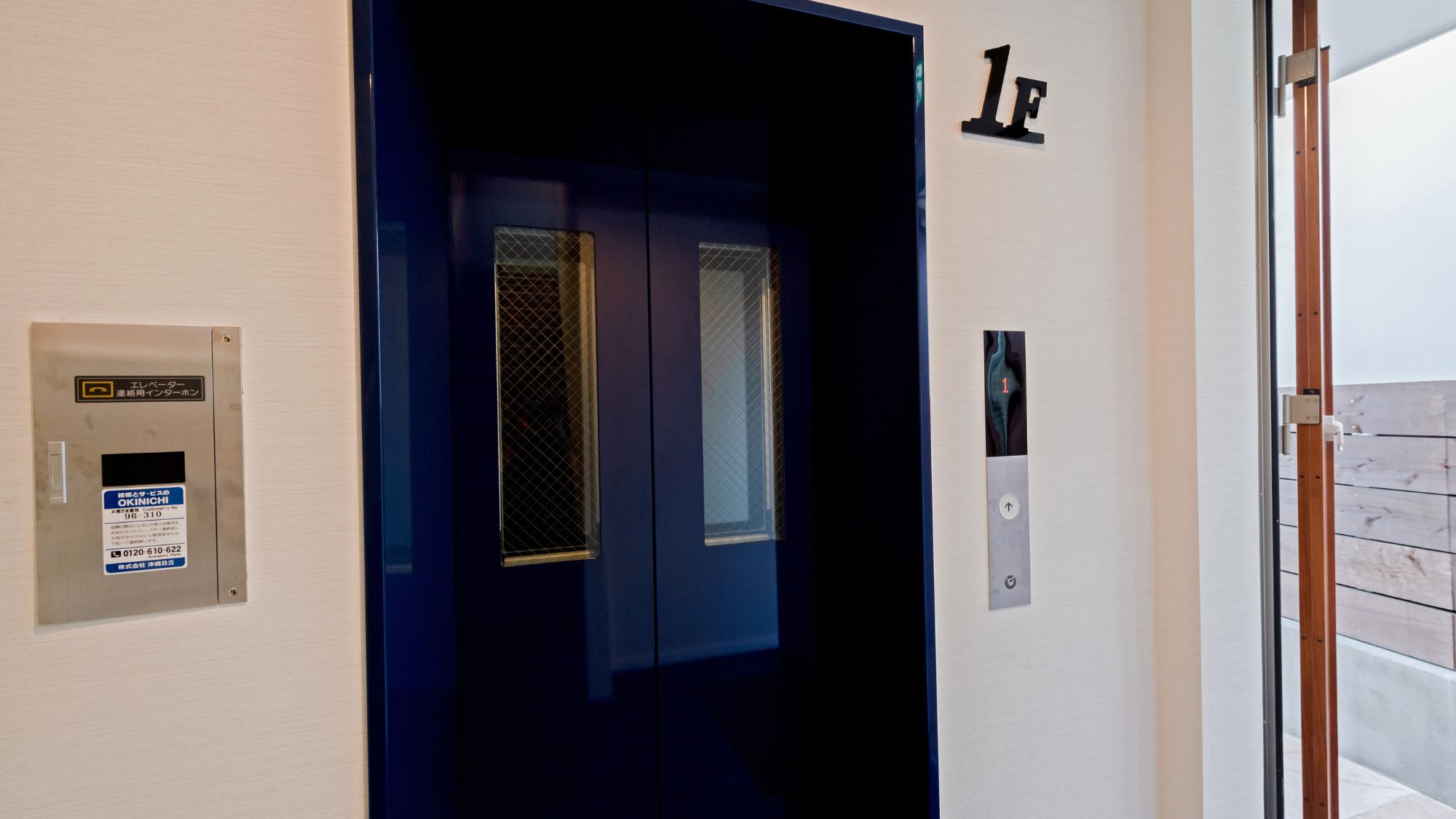 エレベーター：入口入ってすぐにございます