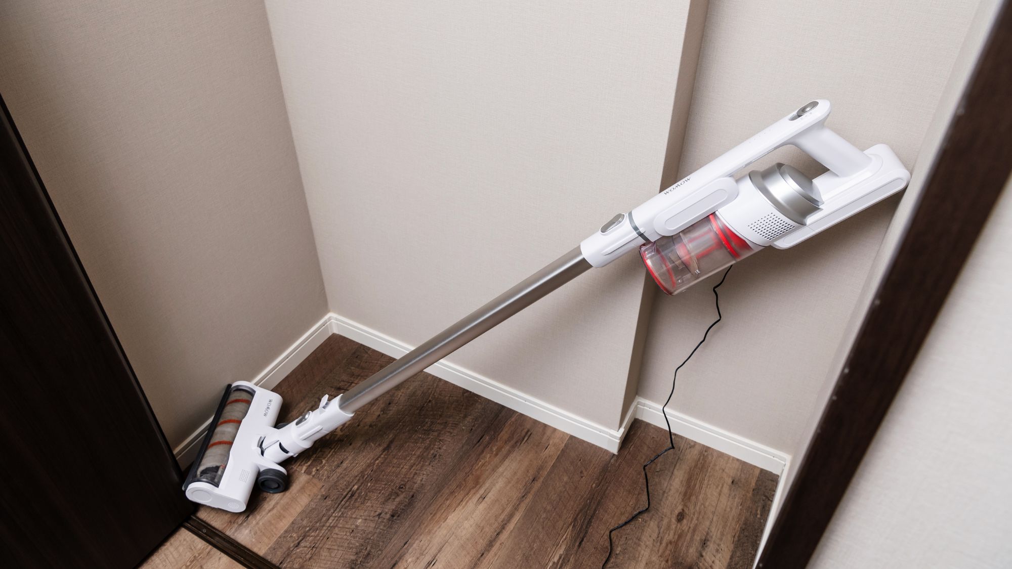 隅々まで清潔に。コードレス掃除機を完備