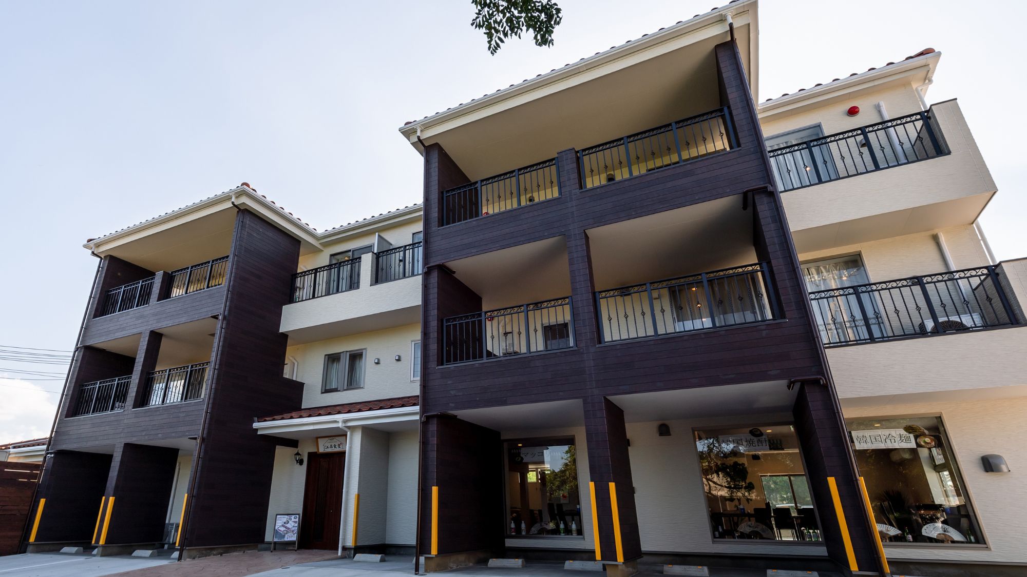 外観：古宇利島まで車で約3分。観光拠点に便利な立地