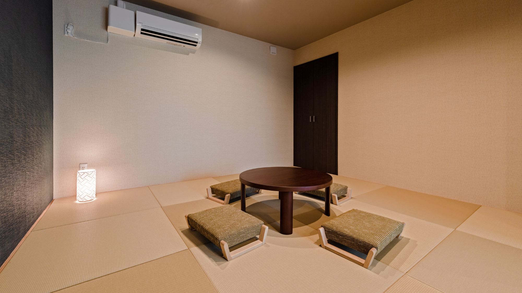 畳の香りで癒される和室スペース