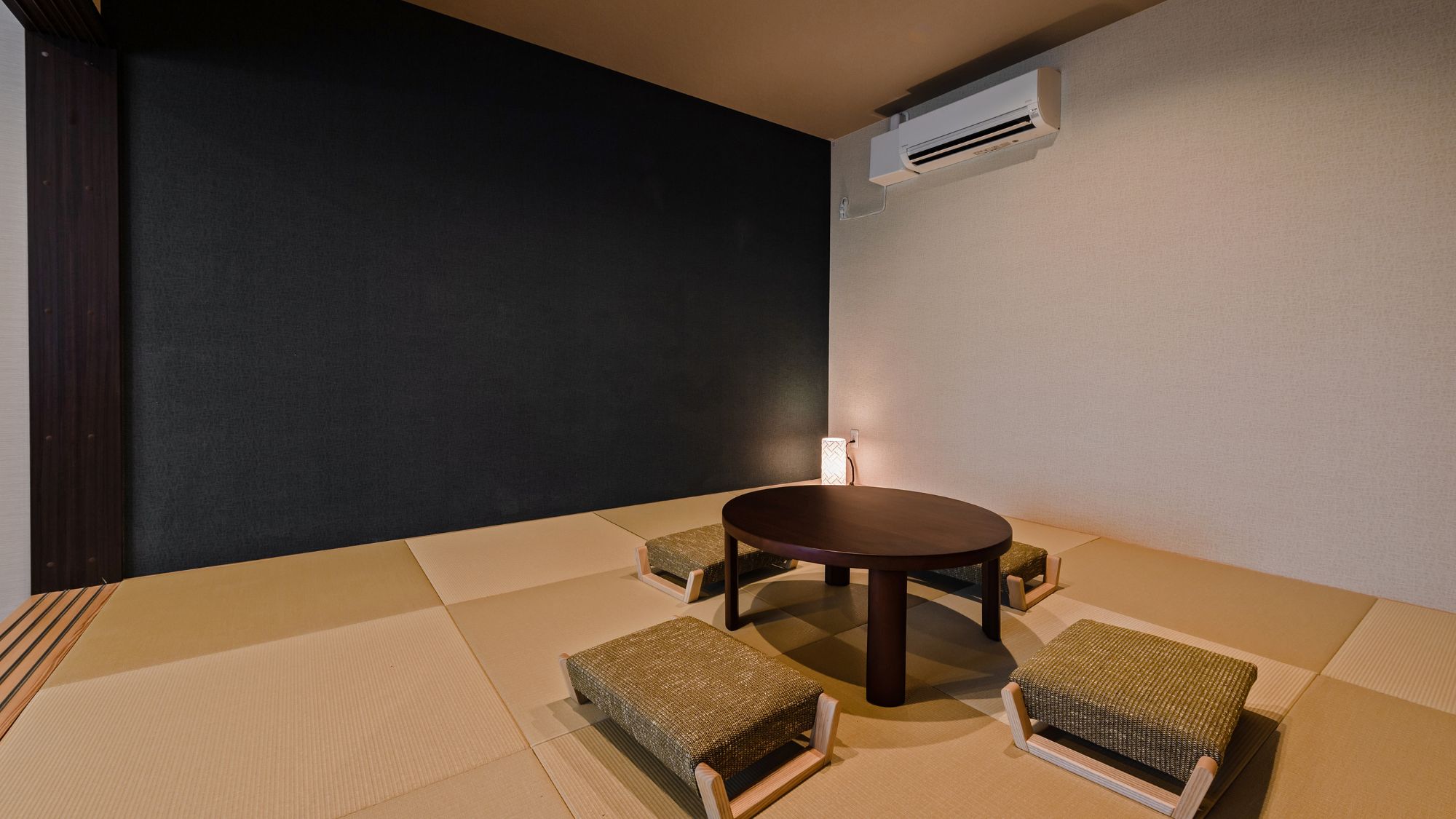 お子様連れでも安心の和室スペース