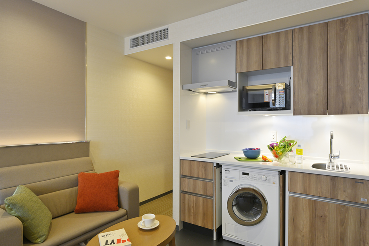 スイートタイプには、キッチン・大型冷蔵庫・IH・オーブンレンジ・調理器具・洗濯乾燥機を完備
