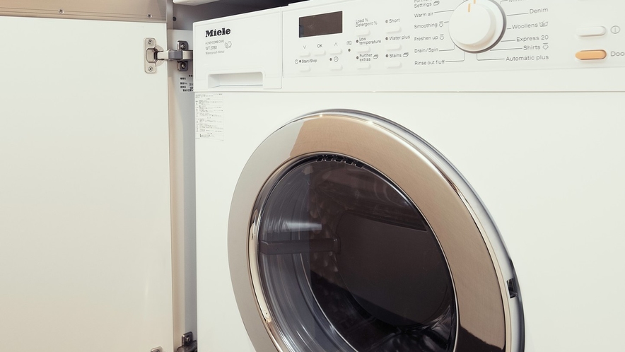 洗濯乾燥機　スタジオ・スイートにはミーレを完備。どのような素材のものにも洗濯可能なプログラムを搭載。