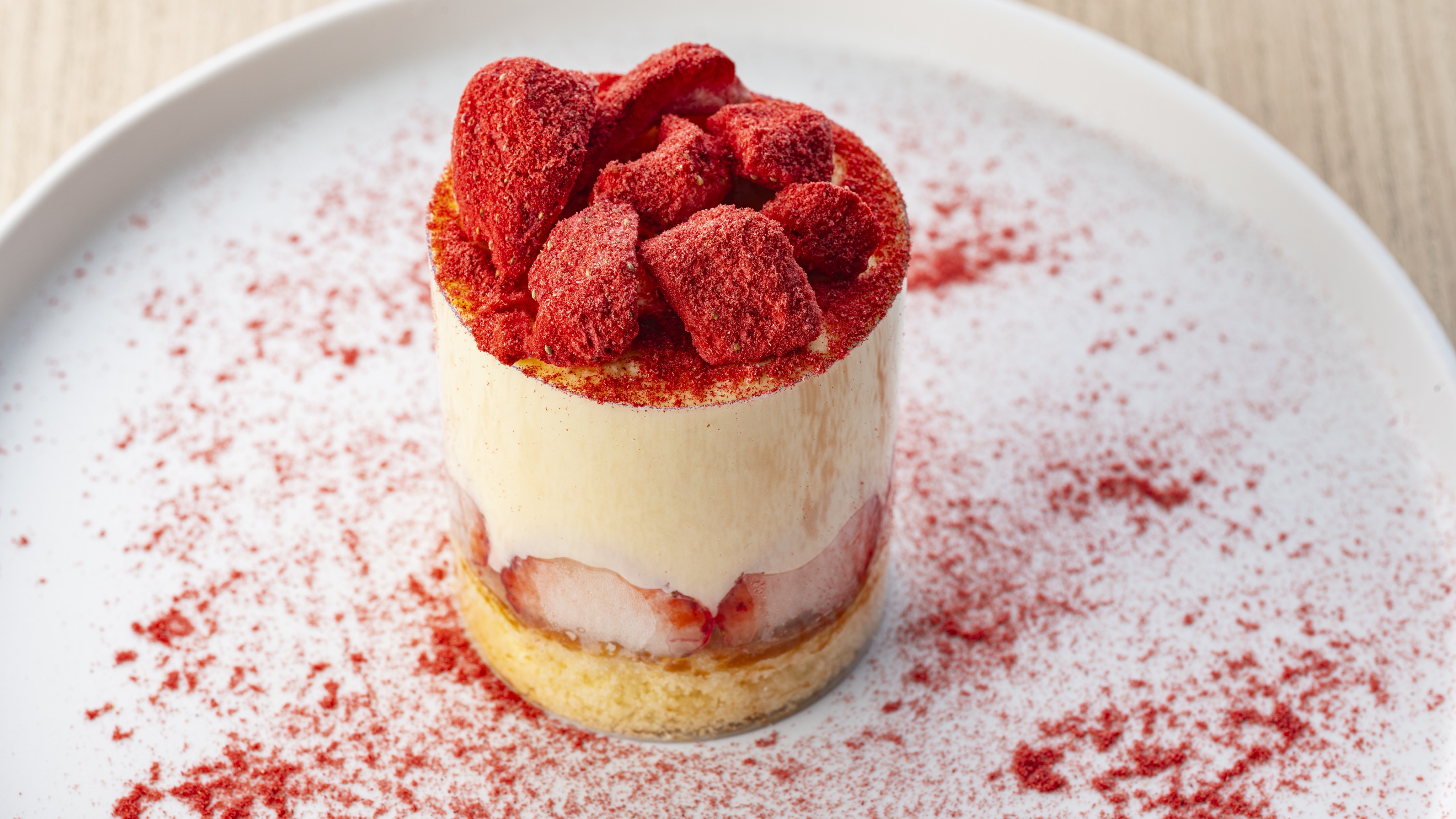 ふわっととろける「メルティティラミス」春は苺バージョン（季節により内容は変わります）