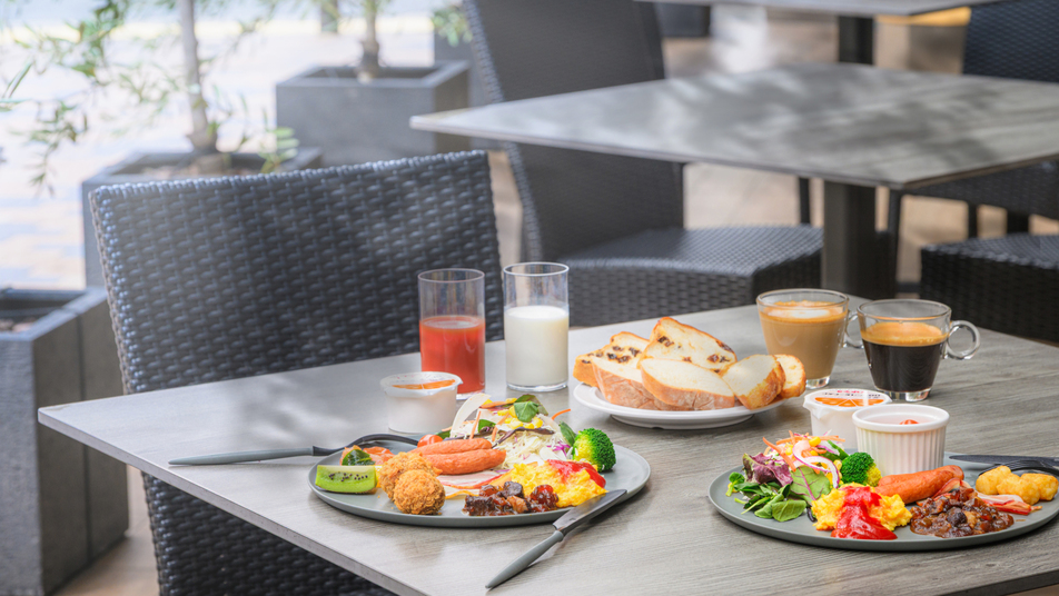 朝食は、CANVASラウンジにてブッフェ形式でご用意。一日のはじまりを、爽やかな朝食と共に。